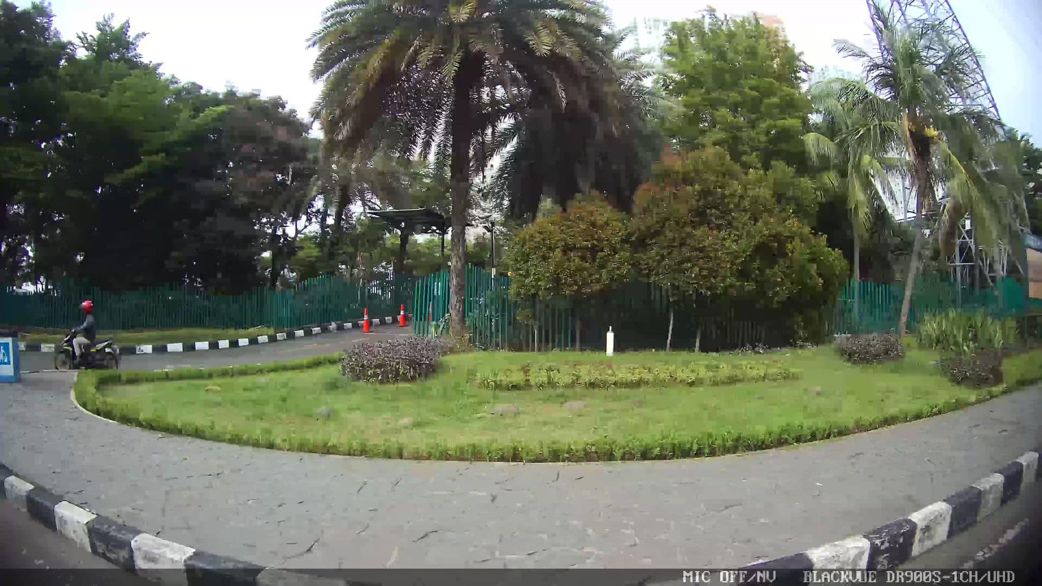 Street view near Hotel Pesona Bamboe Bandung, Jakarta — © Kaart---LEFT (CC BY-SA · Mapillary)