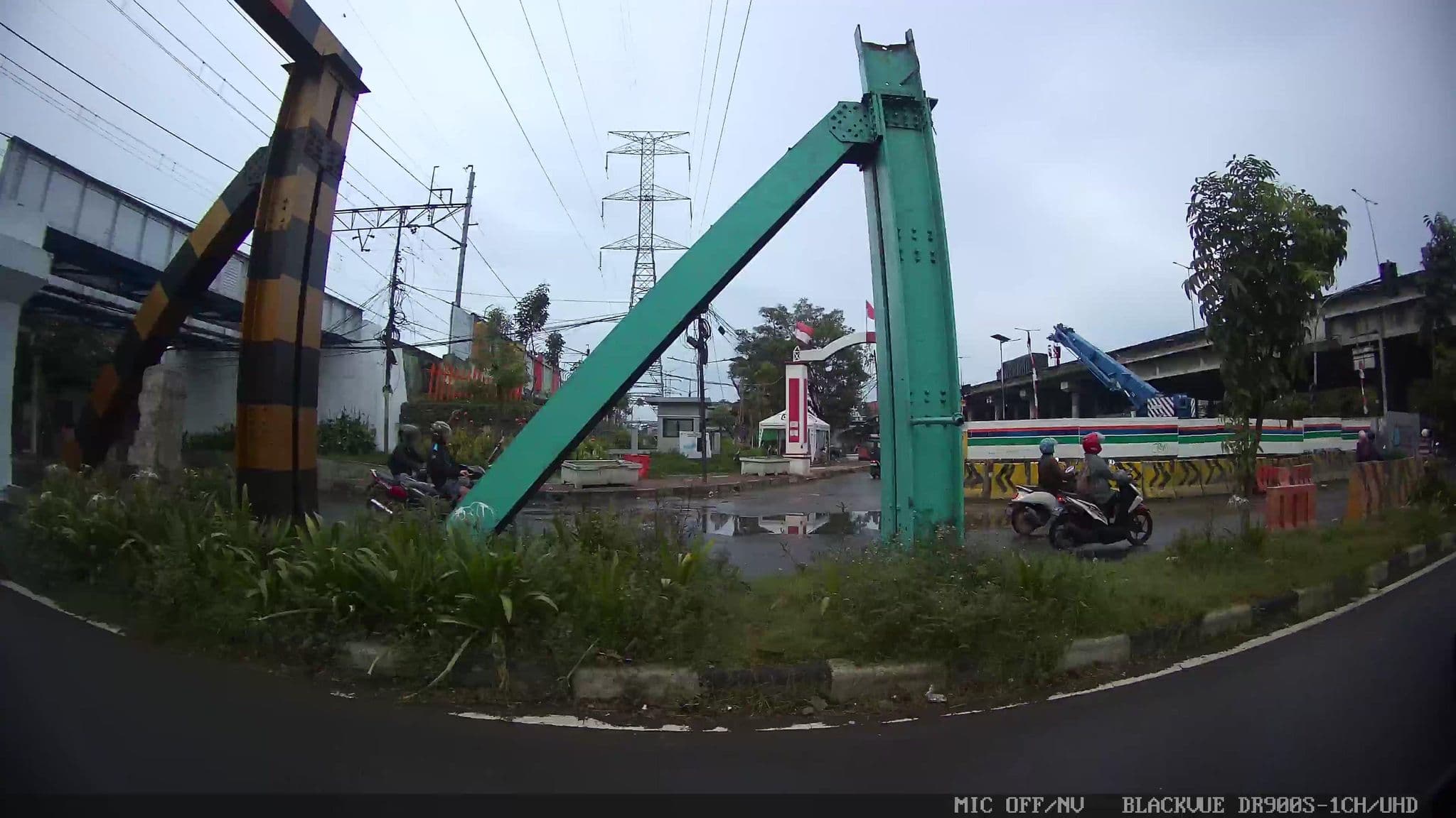 Street view near Amaris Hotel, Jakarta — © Kaart---RIGHT (CC BY-SA · Mapillary)