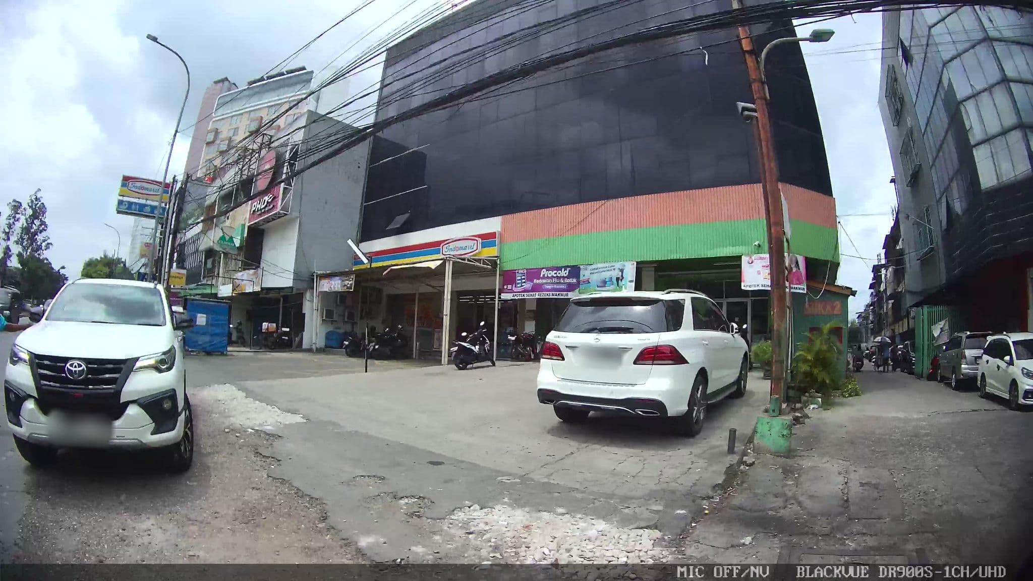 Street view near Hotel Best Western Hariston, Jakarta — © Kaart---LEFT (CC BY-SA · Mapillary)