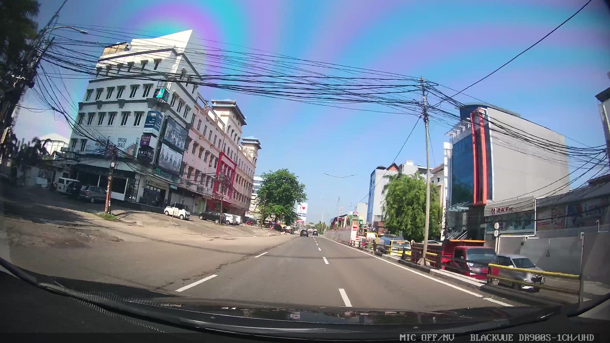 Street view near Fave Hotel, Jakarta — © Kaart---FRONT (CC BY-SA · Mapillary)