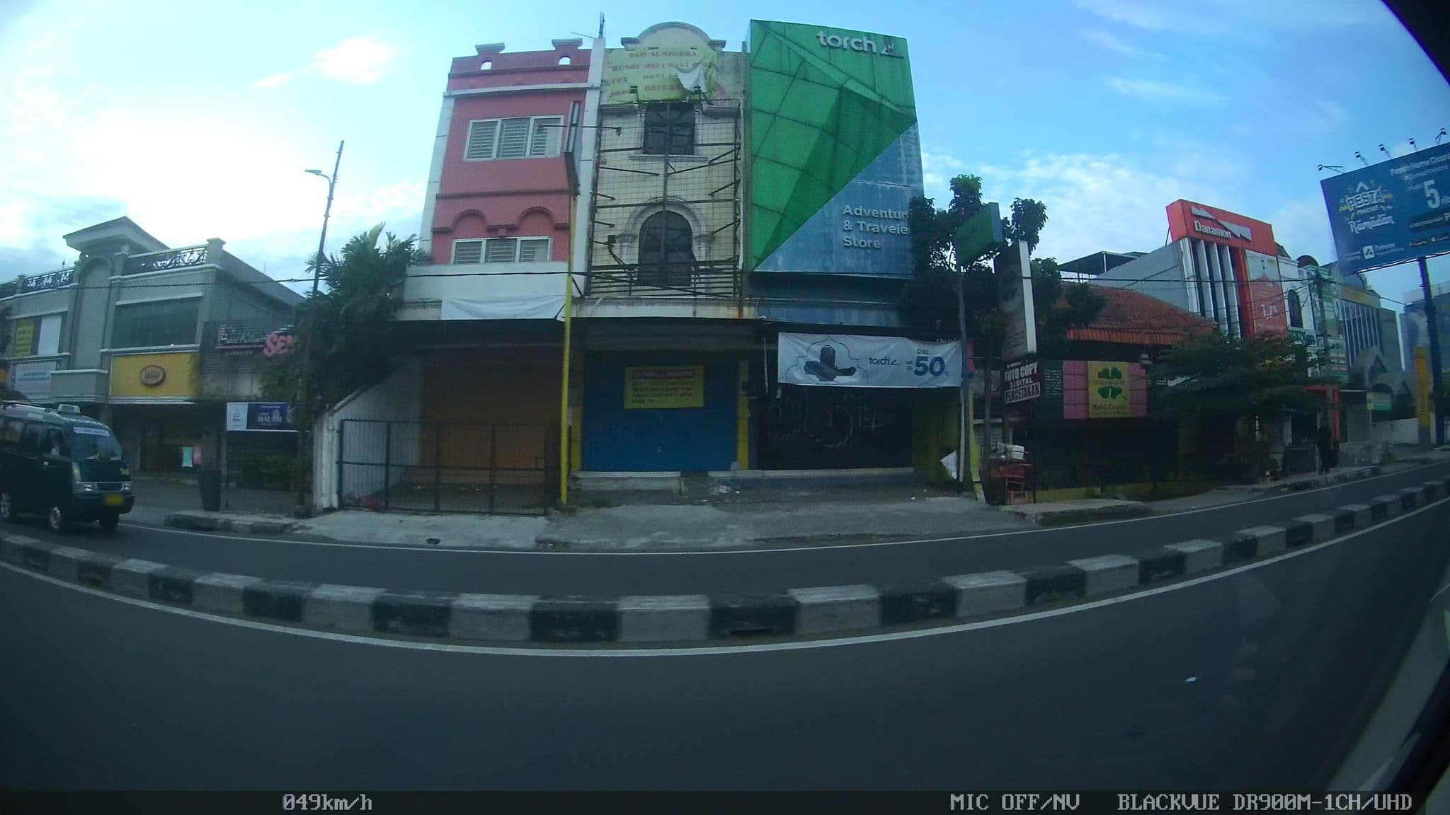 Street view near Hotel Bumi Wiyata Kamar 301, Depok — © kaart5 (CC BY-SA · Mapillary)