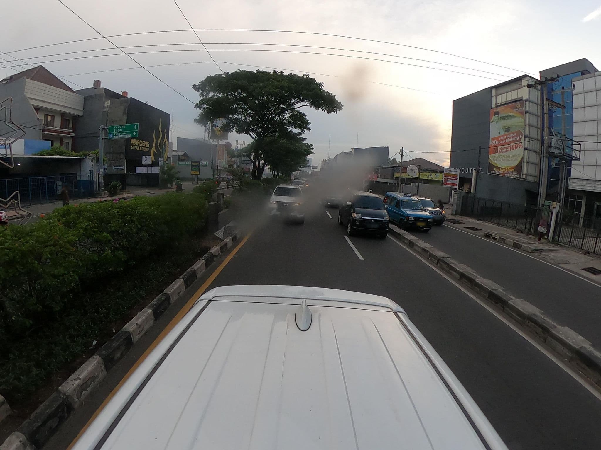 Street view near Safaana Hotel, Depok — © kaart_360 (CC BY-SA · Mapillary)