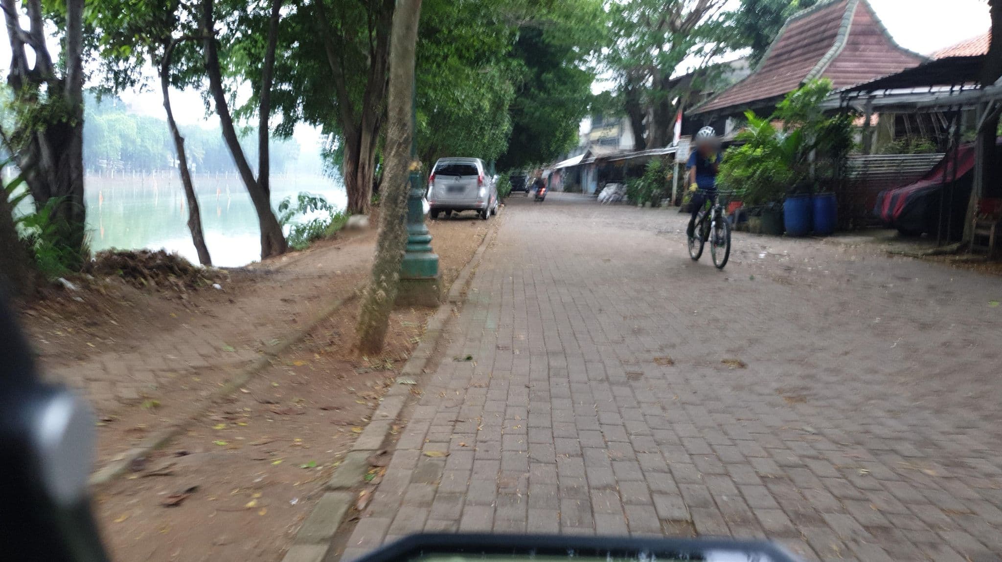 Street view near Wisma Kompas Gramedia, Depok — © Kaart_Local (CC BY-SA · Mapillary)