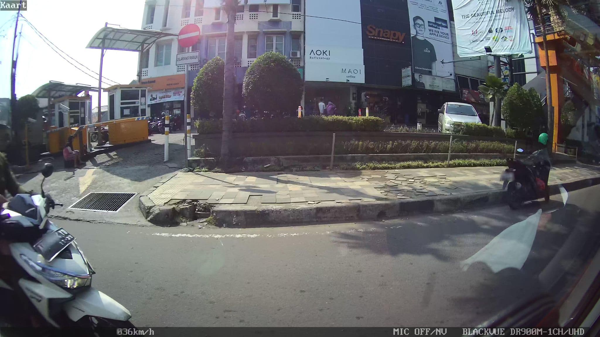 Street view near Mega Anggrek Hotel, Depok — © kaart5 (CC BY-SA · Mapillary)