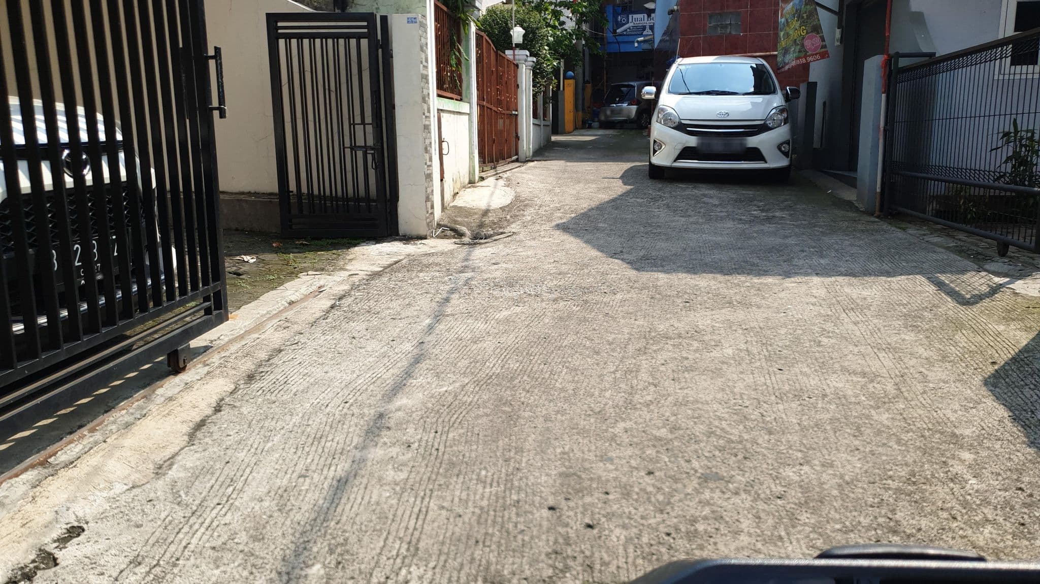 Street view near wisma aisha, Depok — © Kaart_Local (CC BY-SA · Mapillary)