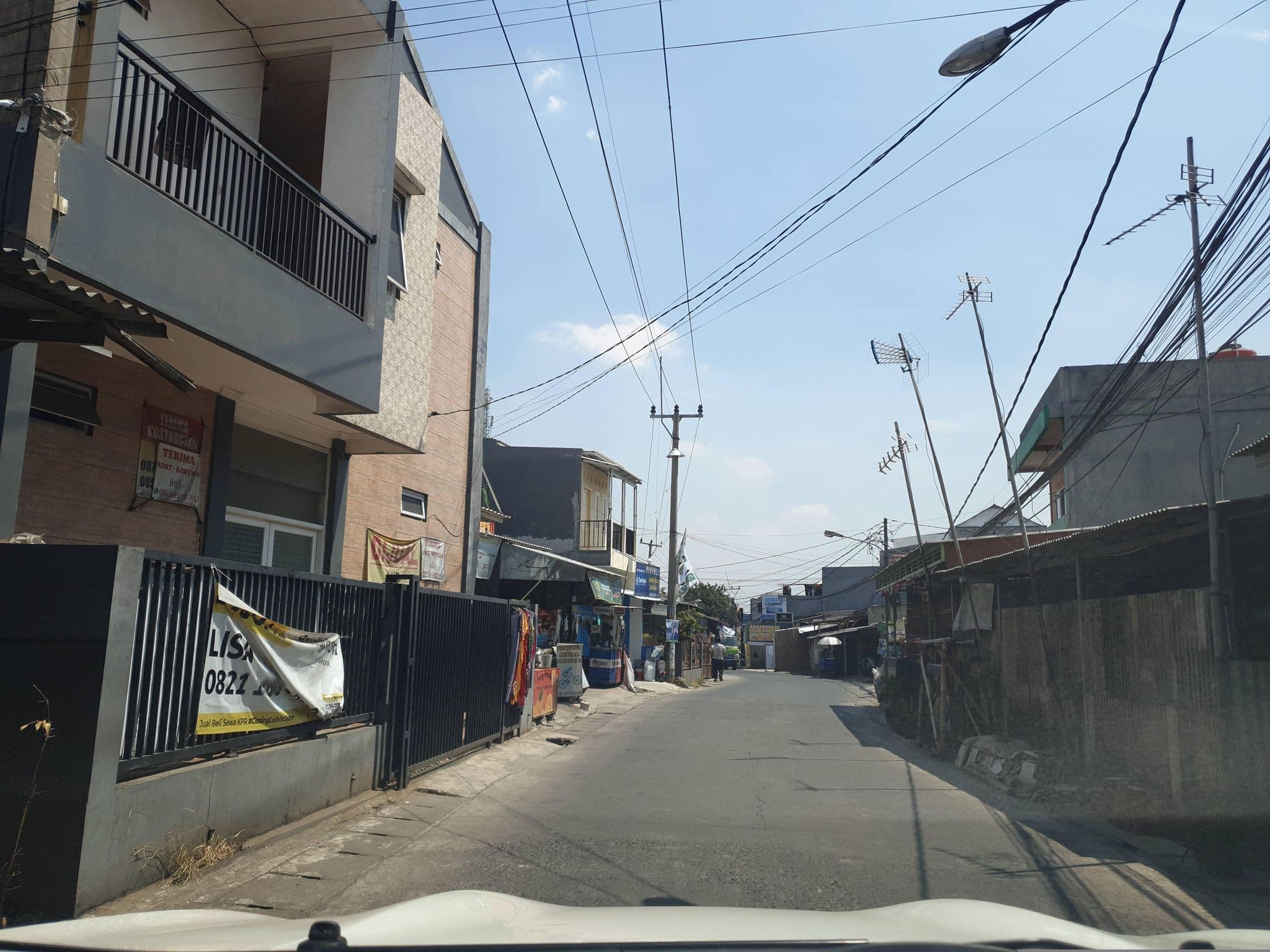 Street view near Hotel Donetsk, Depok — © Kaart_Local (CC BY-SA · Mapillary)
