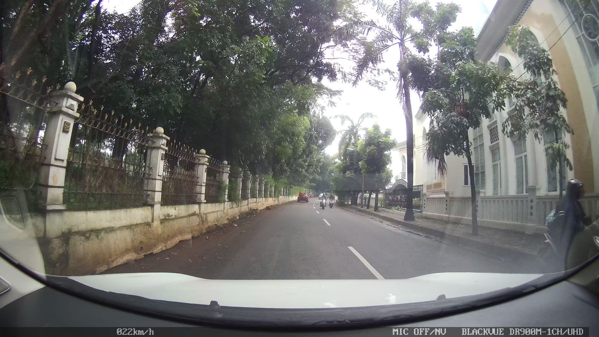 Street view near Santika hotel's reataurant, Depok — © kaart_2 (CC BY-SA · Mapillary)