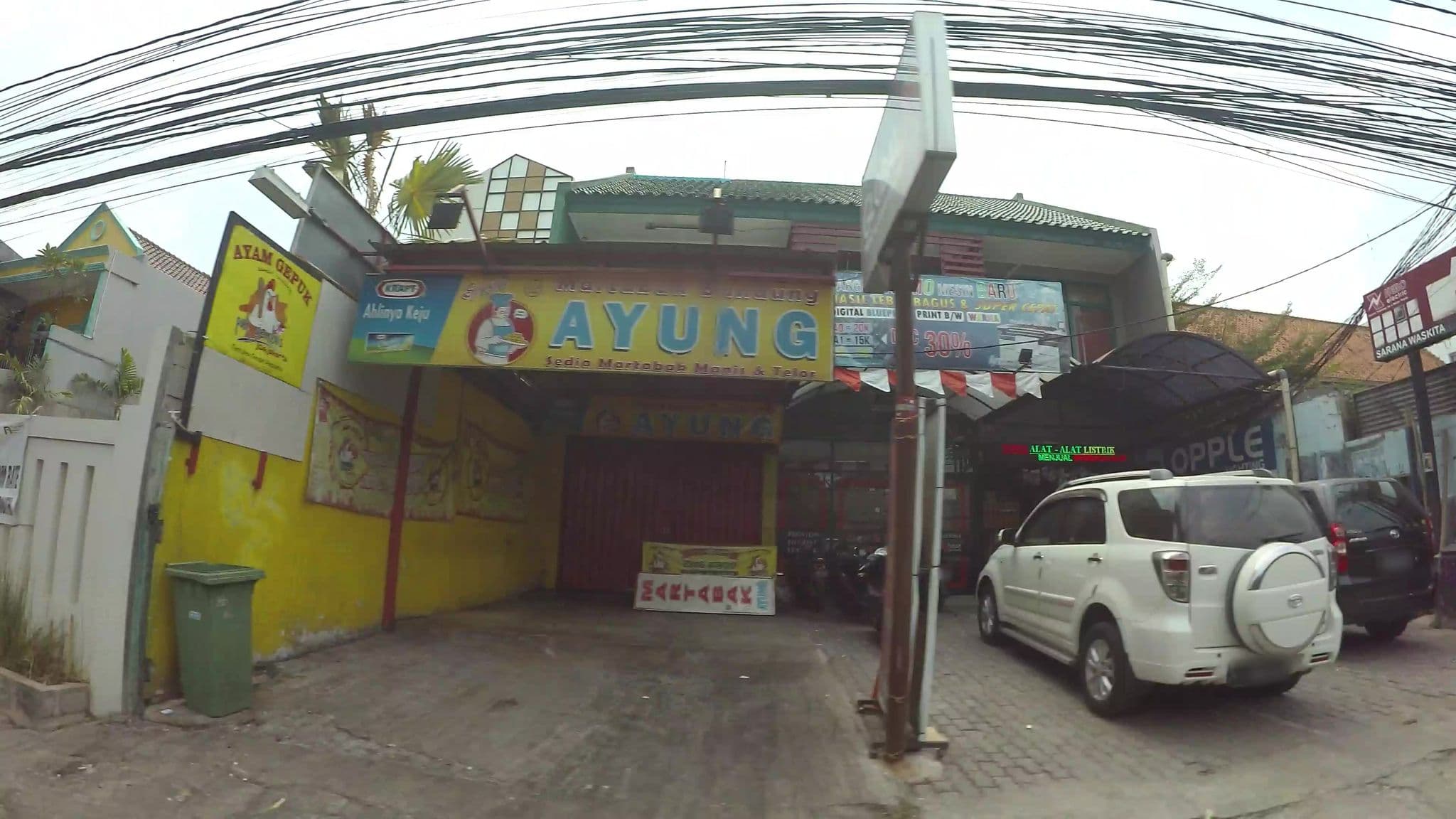 Street view near Chic quarter urban resort, Jakarta — © kaart_3 (CC BY-SA · Mapillary)