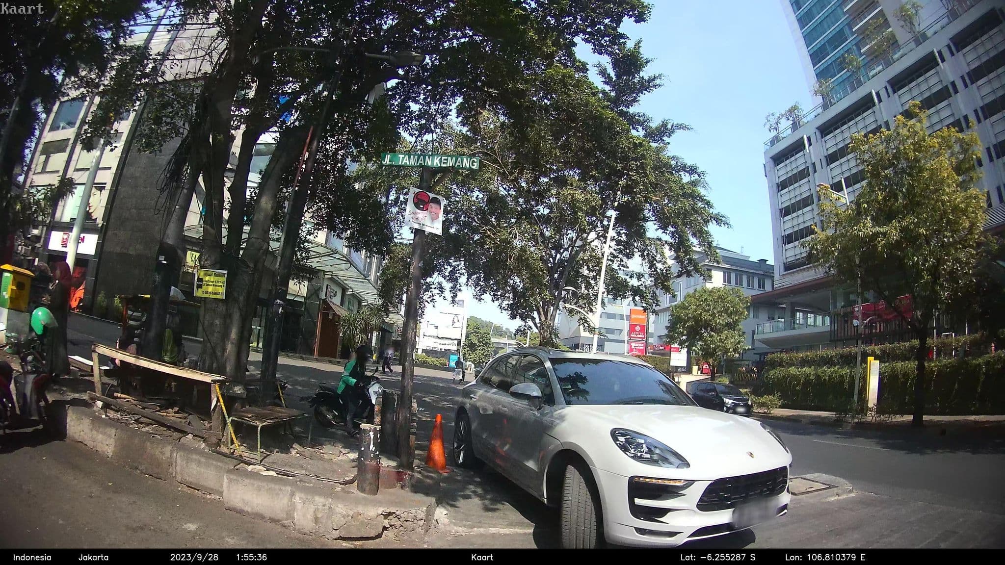 Street view near The Garden, Jakarta — © kaart_2 (CC BY-SA · Mapillary)