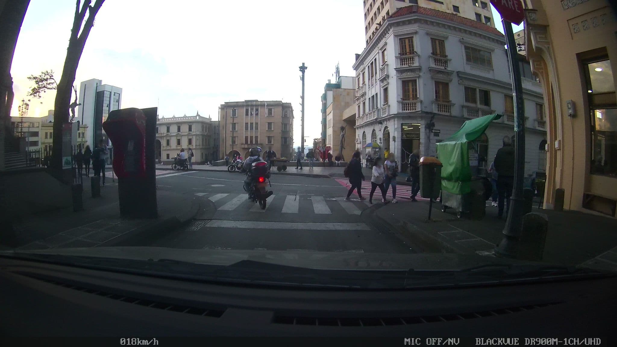 Street view near Dinastia plaza, Manizales — © kaart_2 (CC BY-SA · Mapillary)