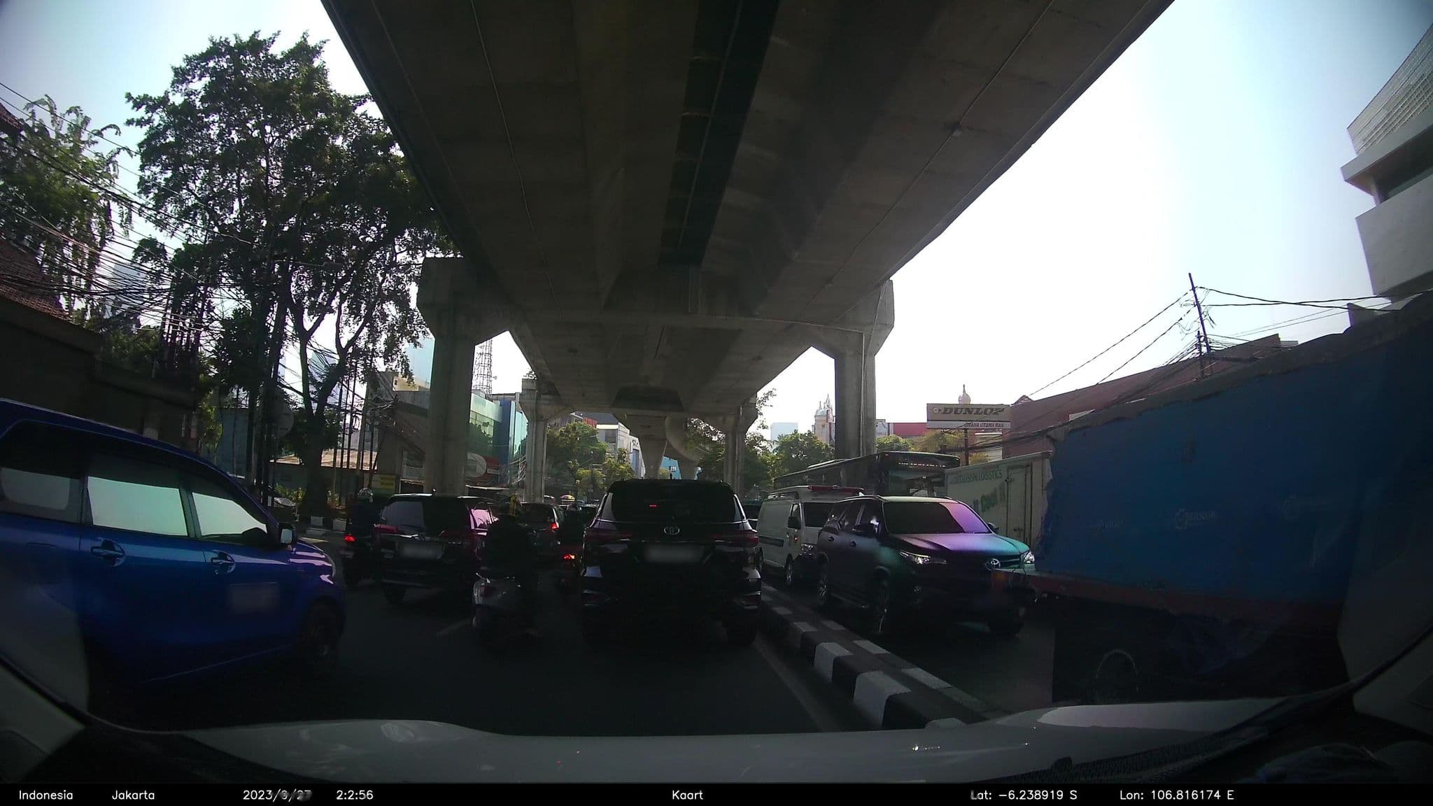 Street view near Dynasty hotel, Jakarta — © kaart5 (CC BY-SA · Mapillary)