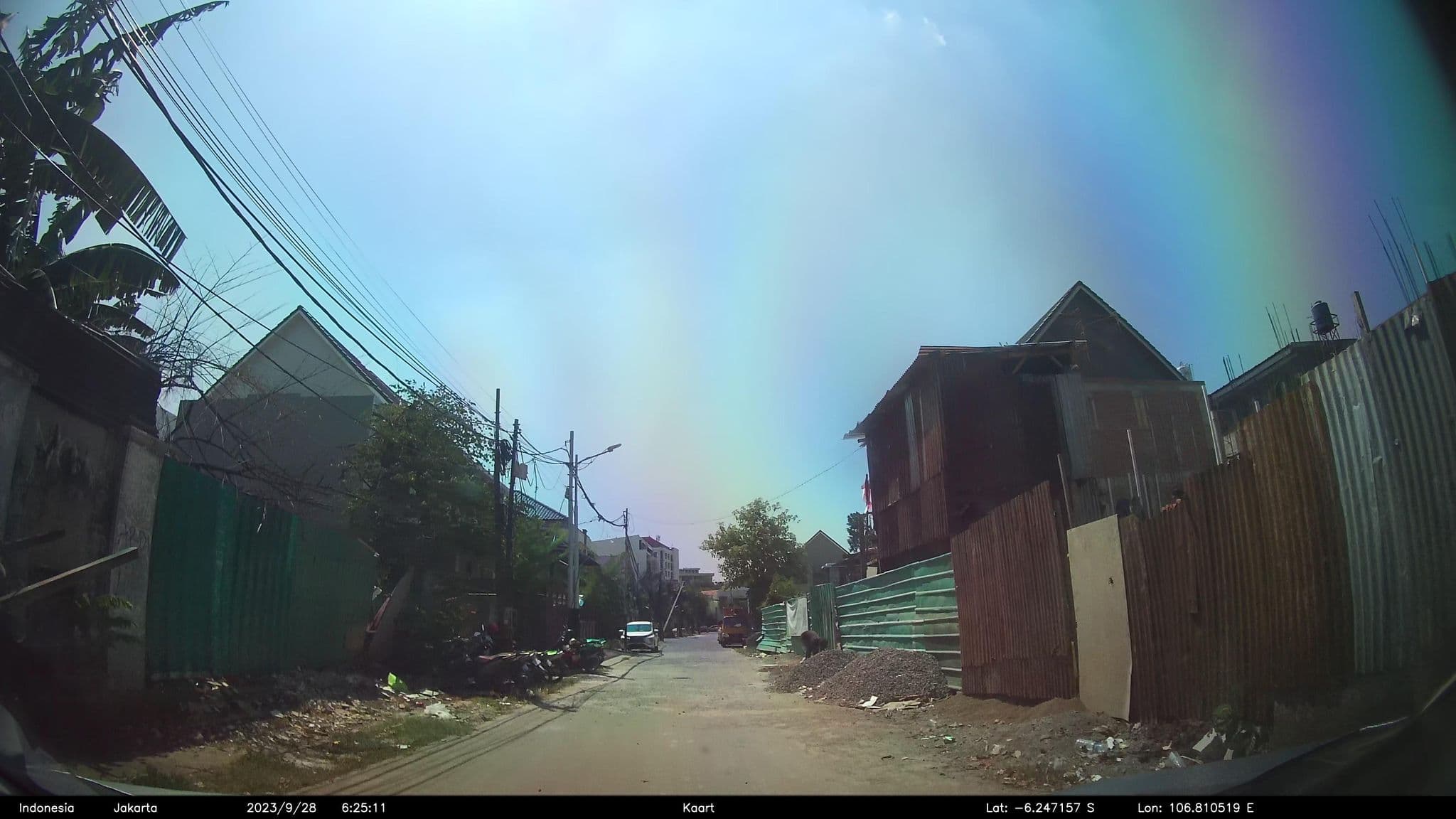 Street view near Studio One Hotel, Jakarta — © kaart_2 (CC BY-SA · Mapillary)