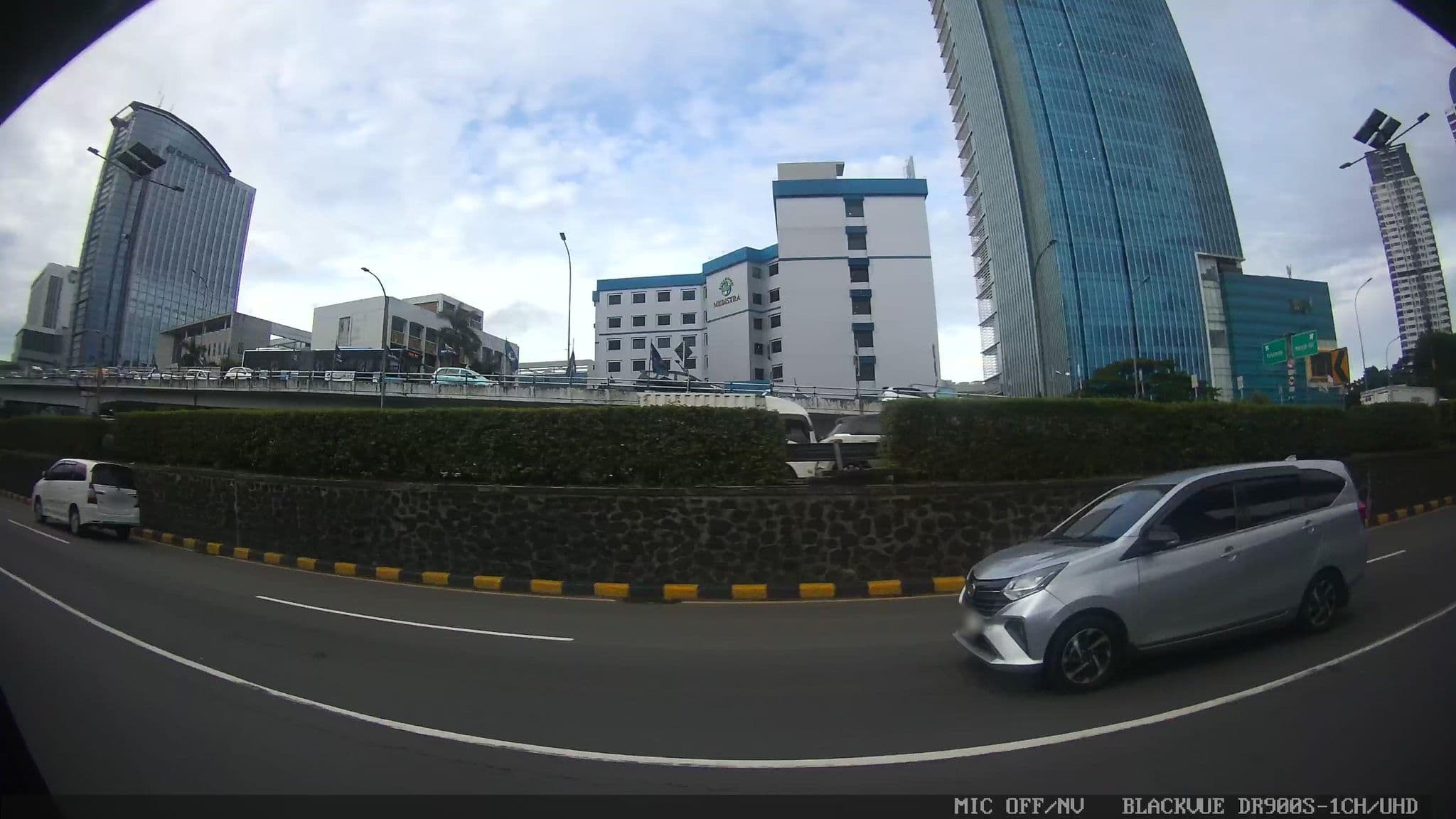 Street view near GG House, Jakarta — © Kaart---RIGHT (CC BY-SA · Mapillary)