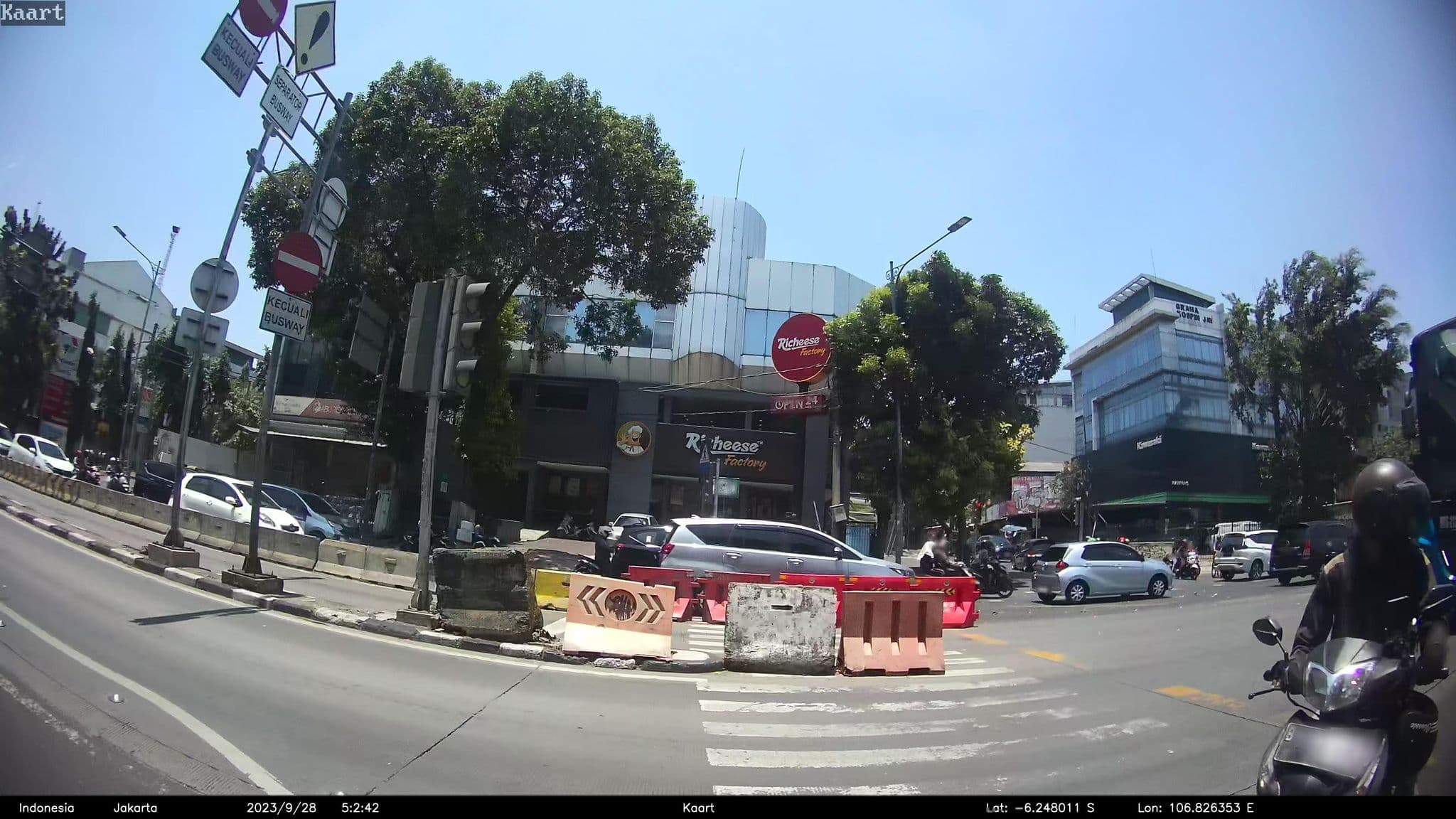 Street view near Room 24, Jakarta — © kaart_2 (CC BY-SA · Mapillary)