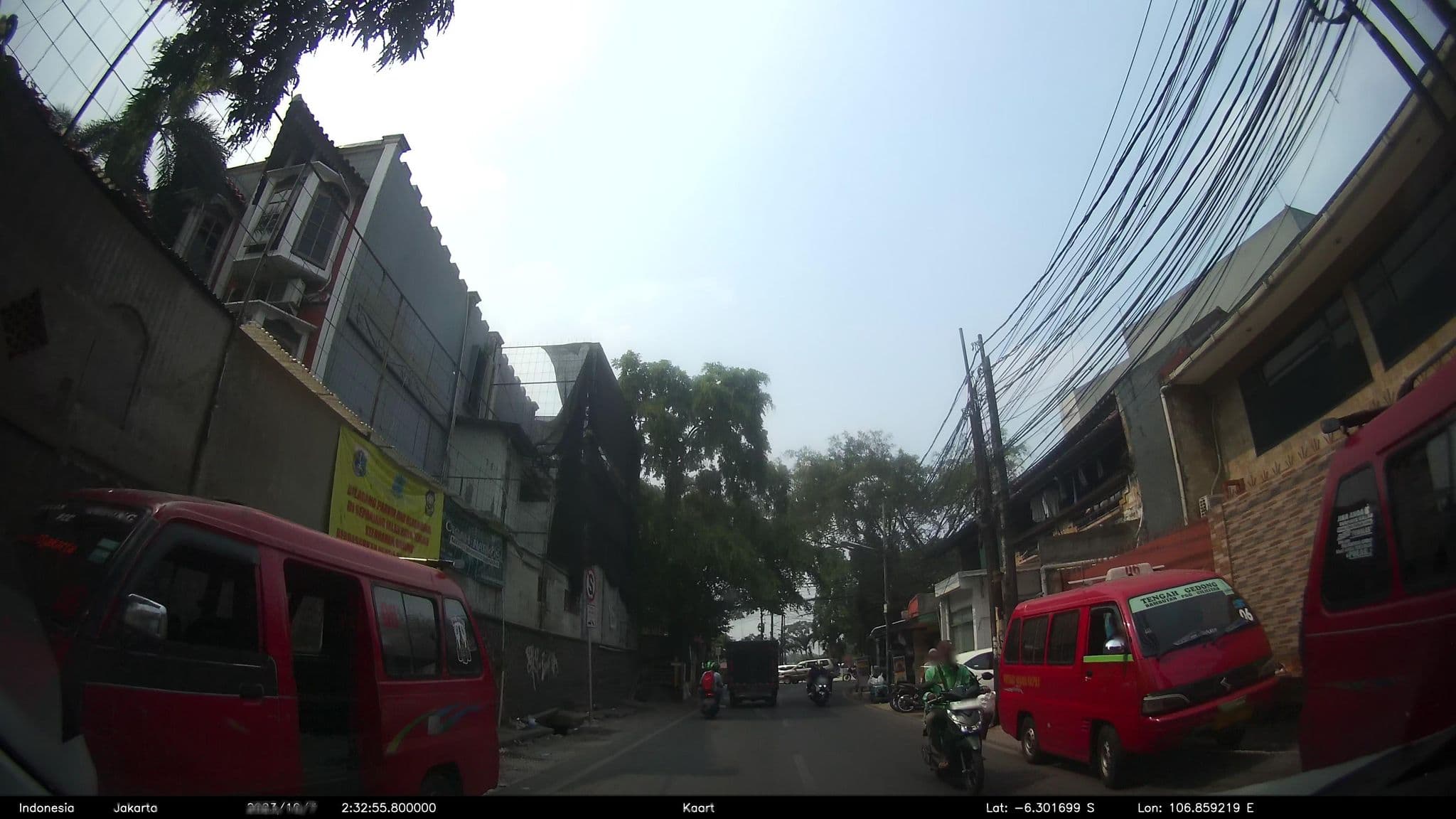 Street view near Puri caglak, Jakarta — © kaart5 (CC BY-SA · Mapillary)