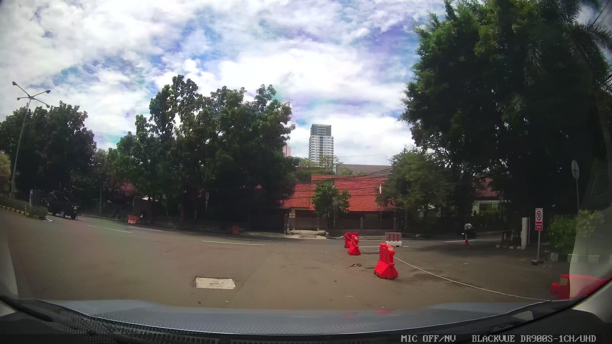 Street view near Bidakara Hotel Room 1027, Jakarta — © Kaart---FRONT (CC BY-SA · Mapillary)
