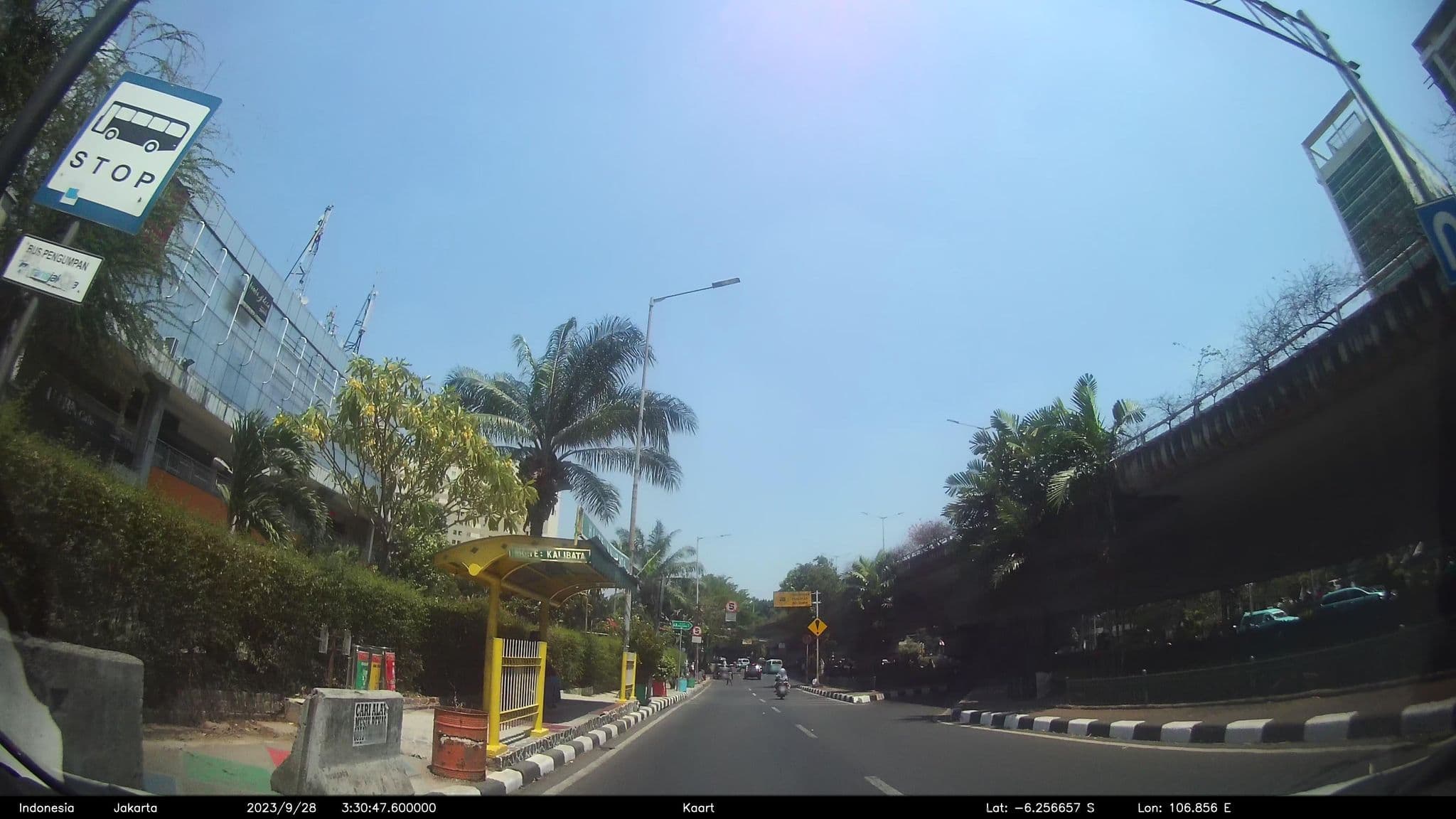 Street view near Grand Ballroom, Hotel Lumire, Jakarta — © kaart_2 (CC BY-SA · Mapillary)