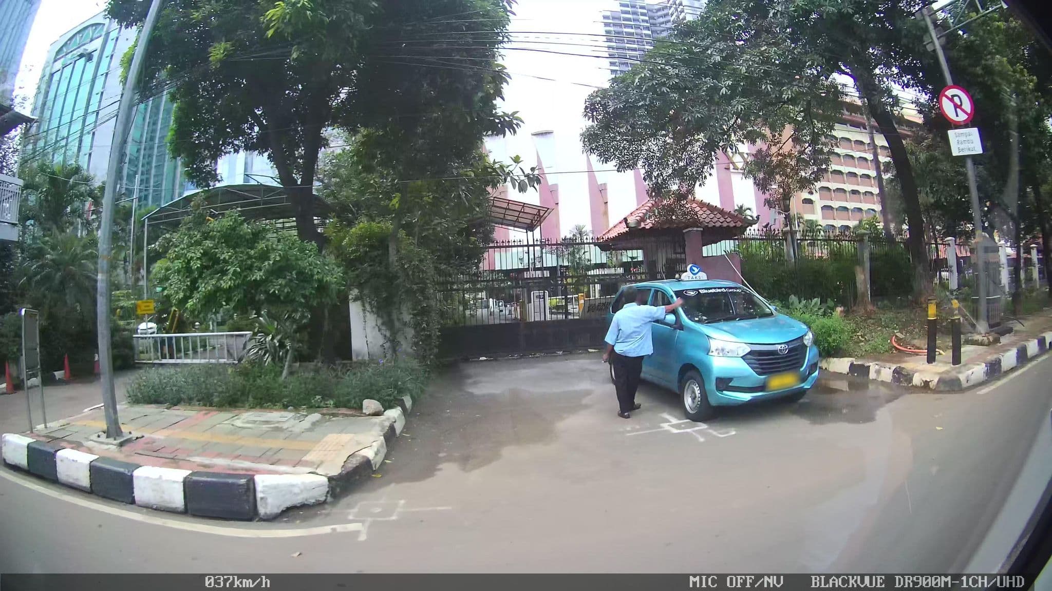 Street view near Apartment Bawah Planet Hollywood, Jakarta — © kaart_2 (CC BY-SA · Mapillary)