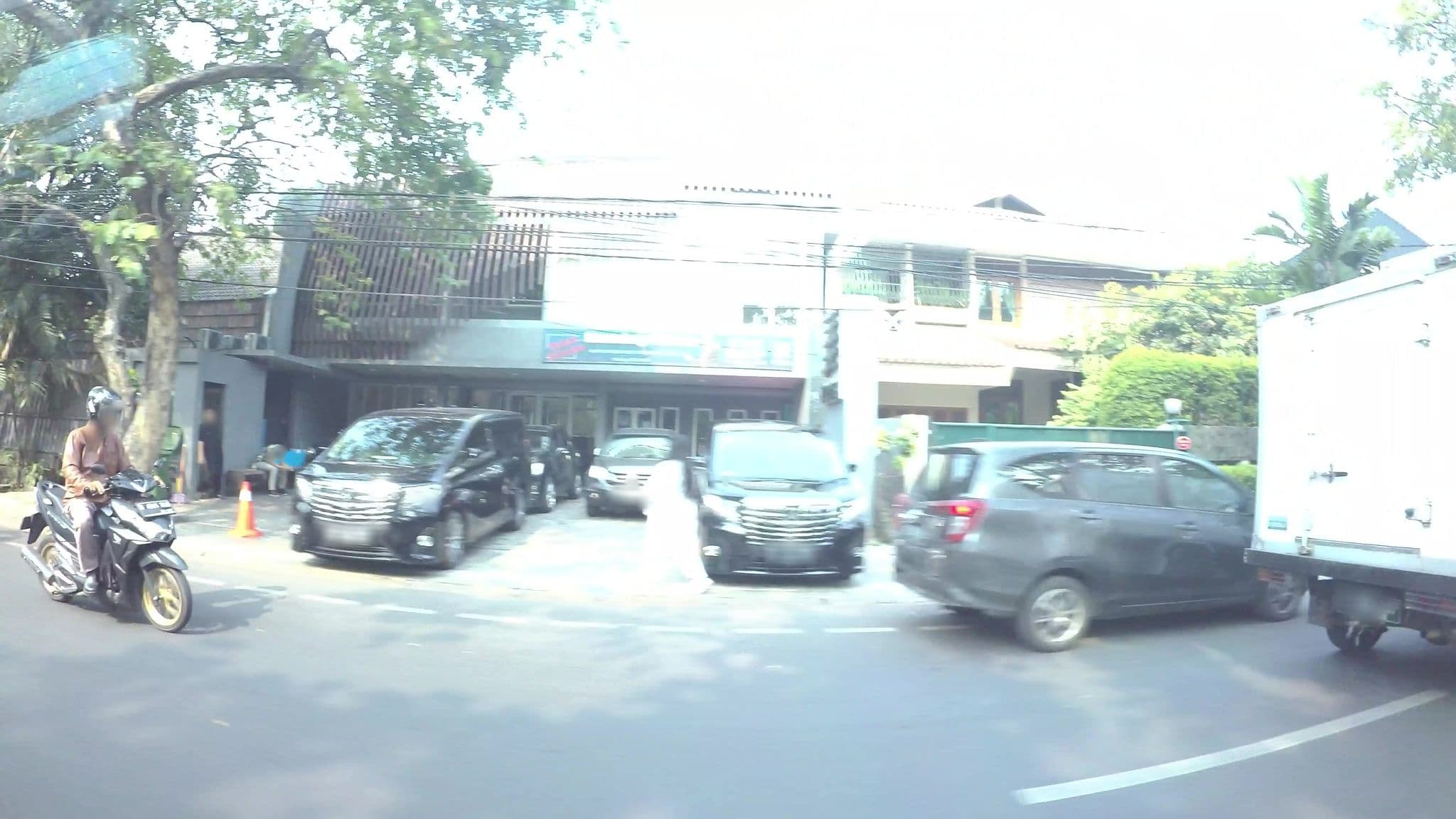 Street view near Neo Hotels, Jakarta — © kaart_3 (CC BY-SA · Mapillary)