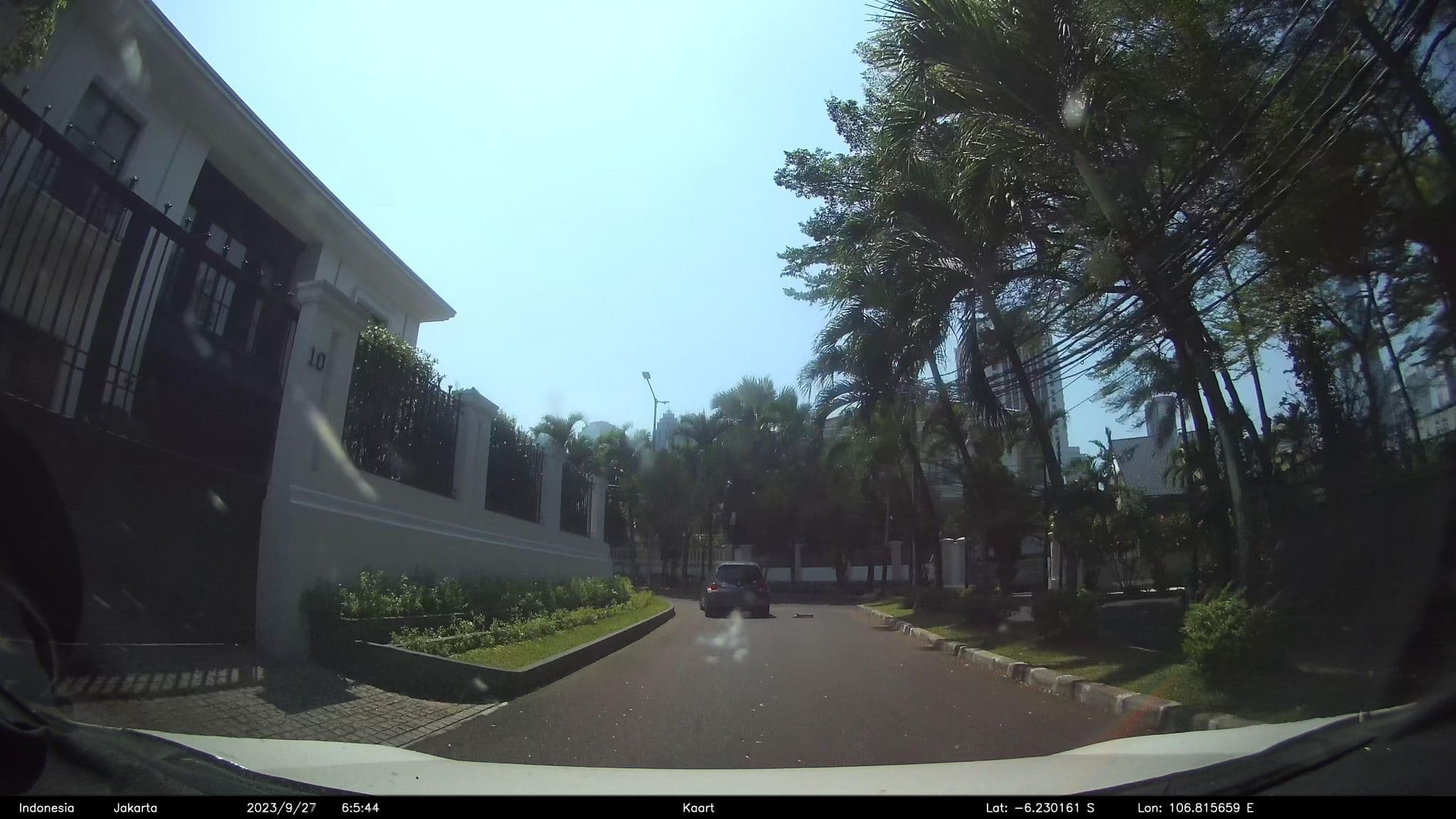 Street view near Orchardz Hotel, Jakarta — © kaart_2 (CC BY-SA · Mapillary)