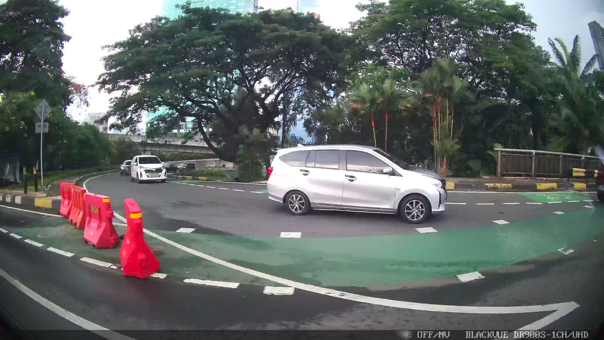 Street view near Villa Prabu Putragus, Jakarta — © Kaart---LEFT (CC BY-SA · Mapillary)