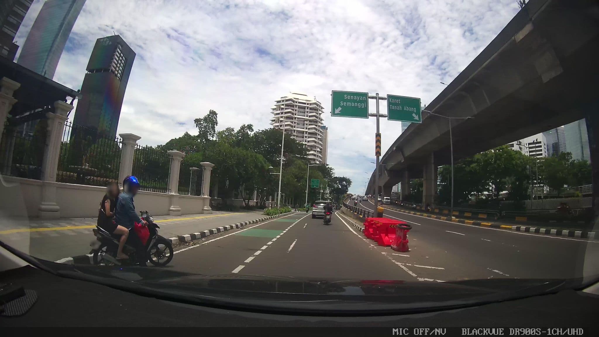 Street view near Airy Kuningan Bek Murad 73 Jakarta, Jakarta — © Kaart---FRONT (CC BY-SA · Mapillary)
