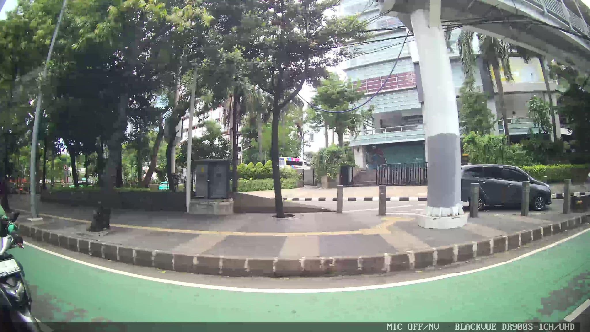 Street view near Crowne Plaza, Jakarta — © Kaart---LEFT (CC BY-SA · Mapillary)