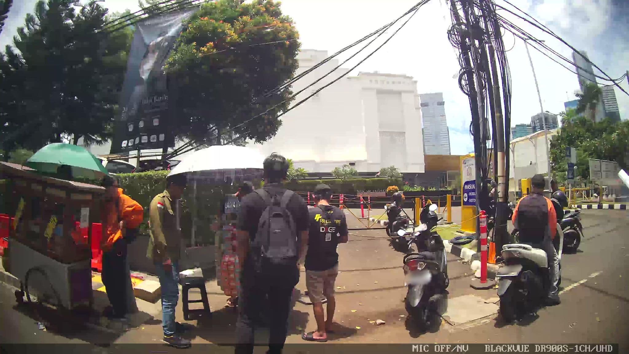 Street view near Hotel Bidakara Jakarta, Jakarta — © Kaart---LEFT (CC BY-SA · Mapillary)