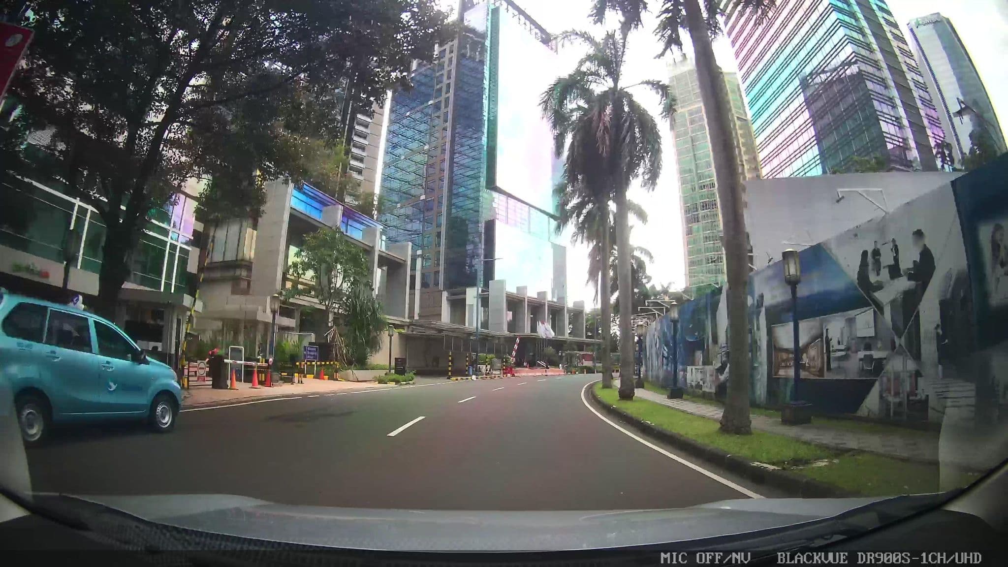 Street view near Cafe, Jakarta — © Kaart---FRONT (CC BY-SA · Mapillary)