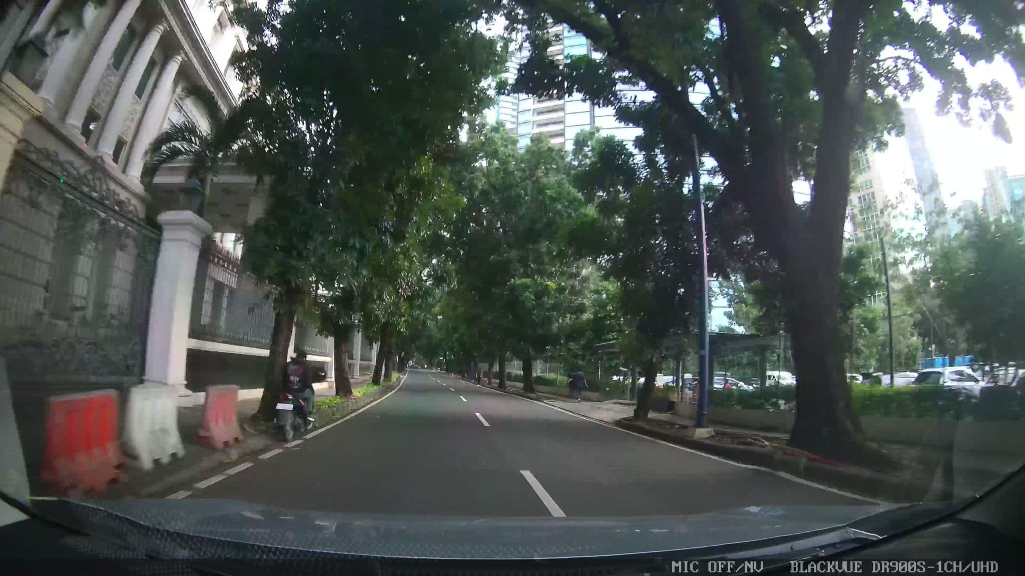 Street view near otel Dana, Jakarta — © Kaart---FRONT (CC BY-SA · Mapillary)