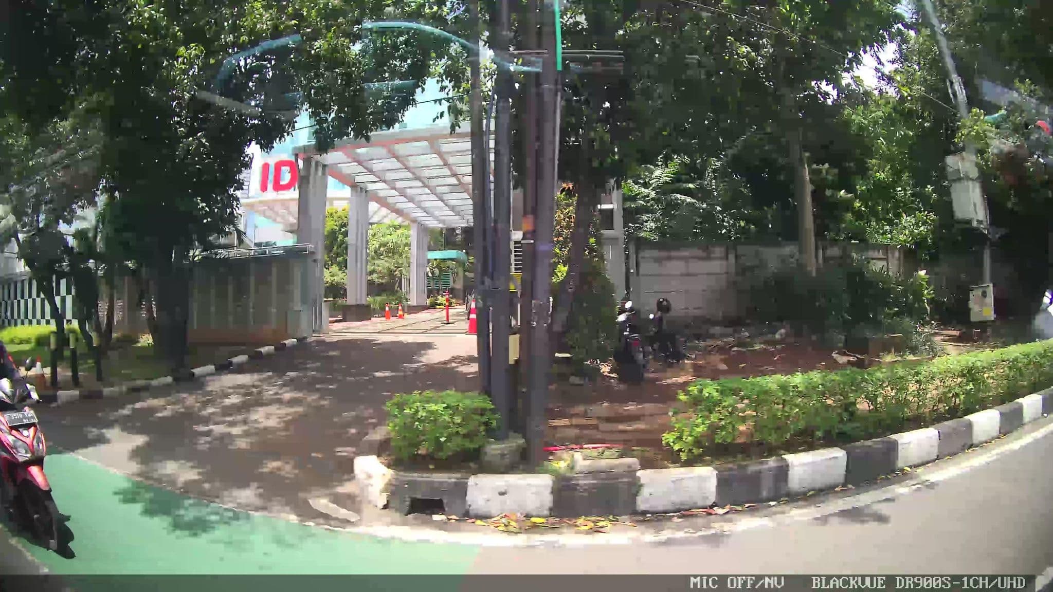 Street view near Gedung Pejuang, Jakarta — © Kaart---LEFT (CC BY-SA · Mapillary)