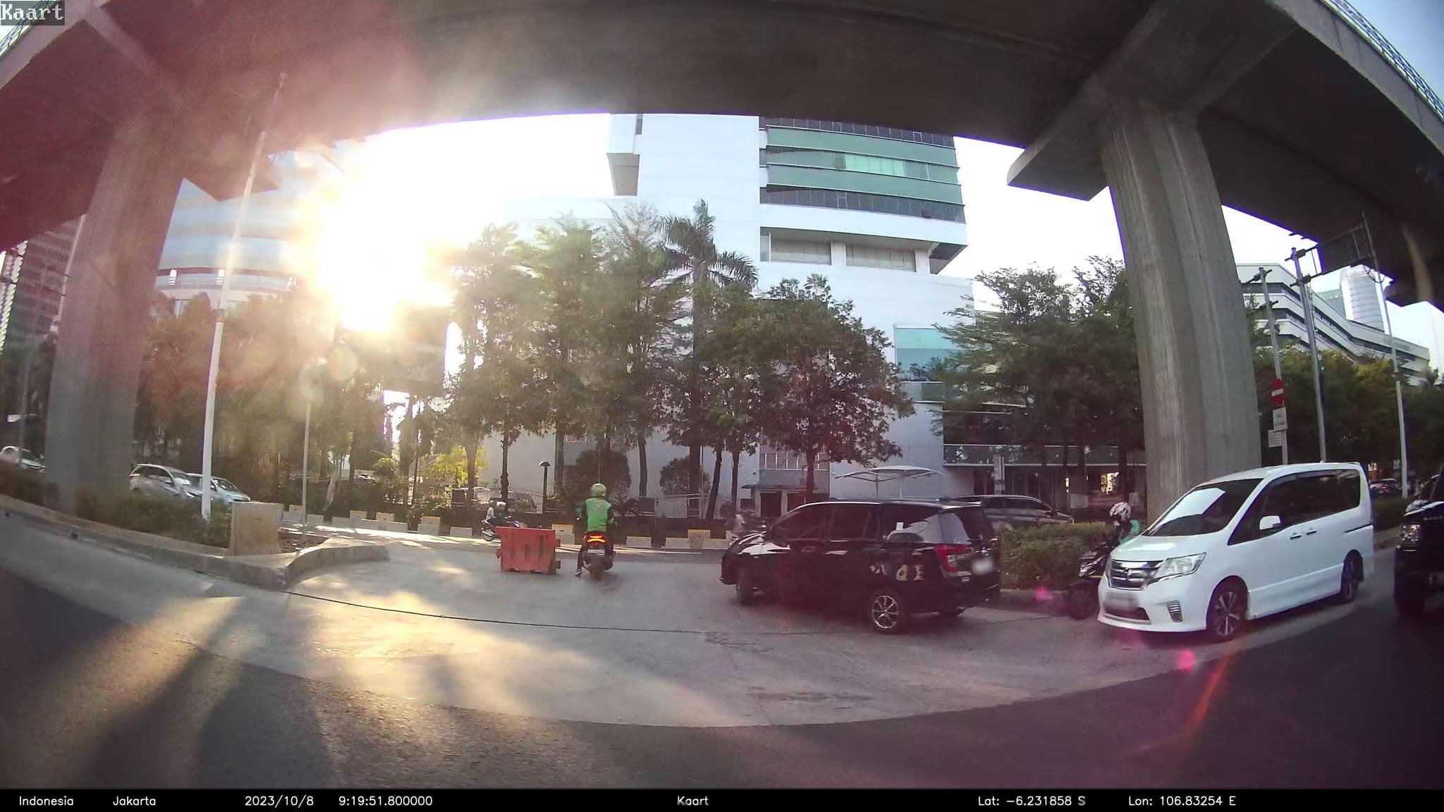 Street view near The Aryaduta Suite, Jakarta, Jakarta — © kaart5 (CC BY-SA · Mapillary)