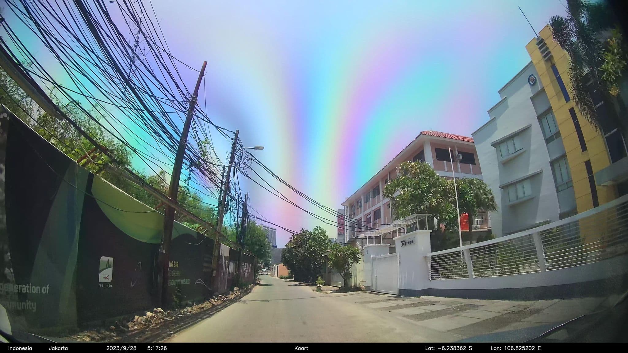 Street view near Solo Paragon Hotel & Residences, Jakarta — © kaart_2 (CC BY-SA · Mapillary)