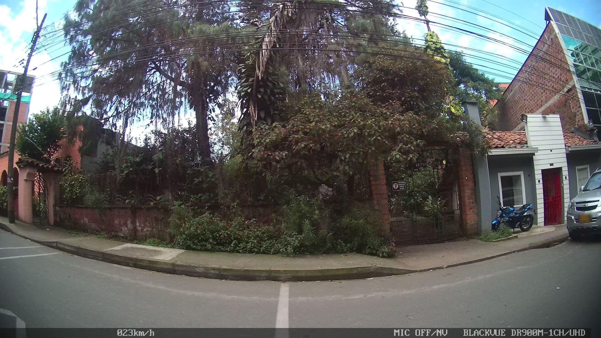 Street view near Botanica Casa Hotel, Medellín — © kaart_4 (CC BY-SA · Mapillary)