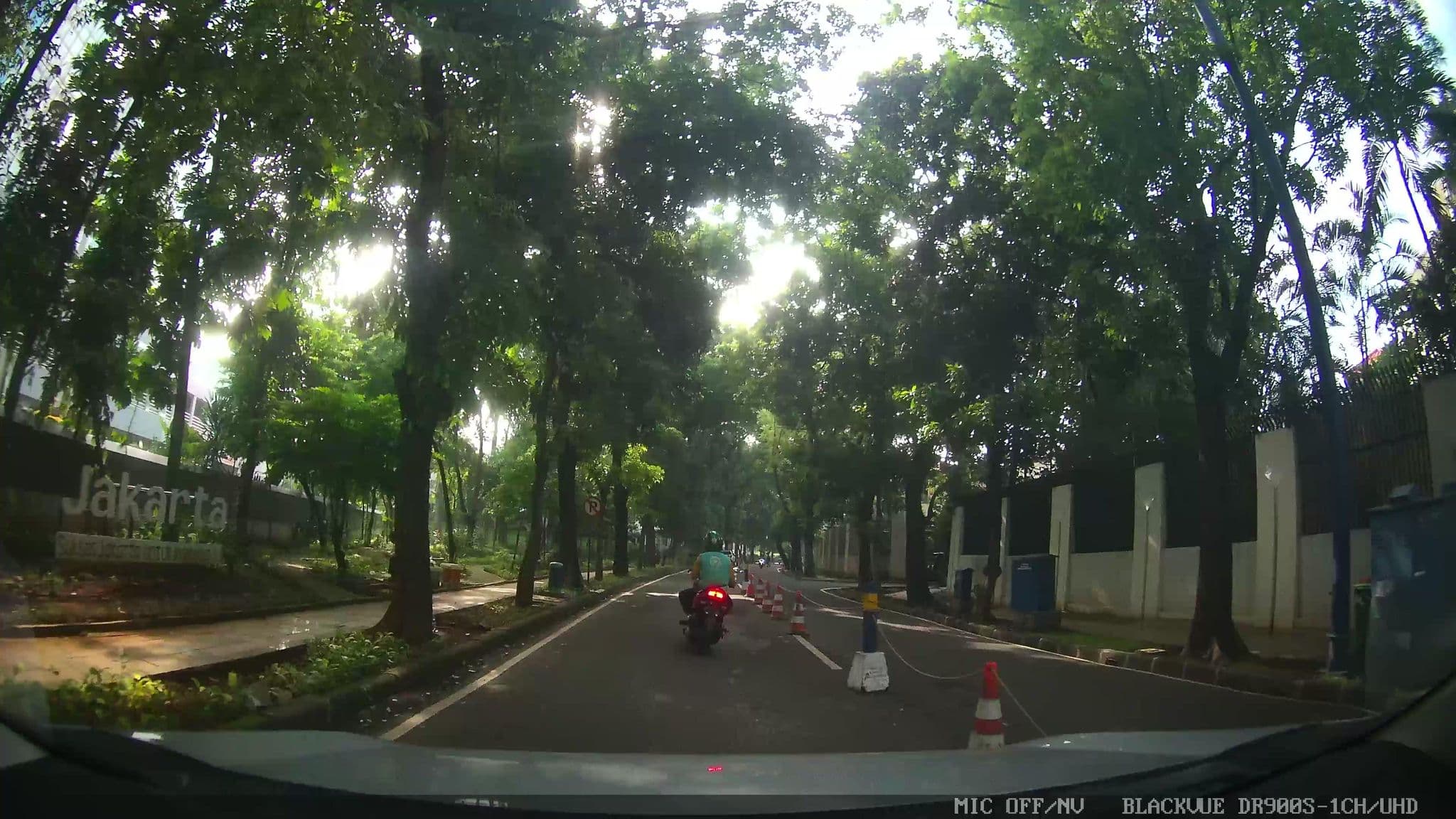 Street view near Kuningan Guess House, Jakarta — © Kaart---FRONT (CC BY-SA · Mapillary)