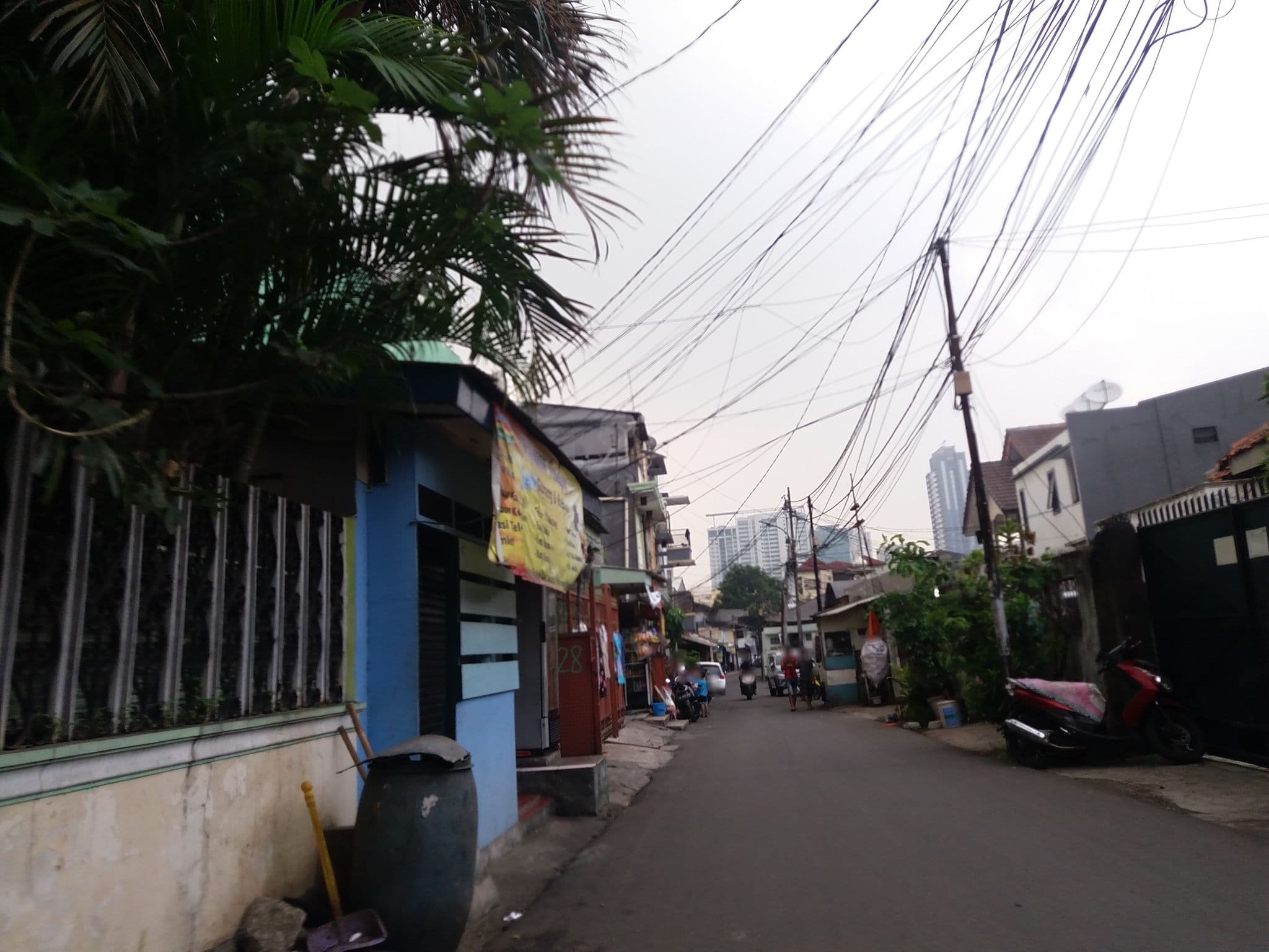Street view near Kos @ Karet Belakang(Karbela), Jakarta — © derry (CC BY-SA · Mapillary)