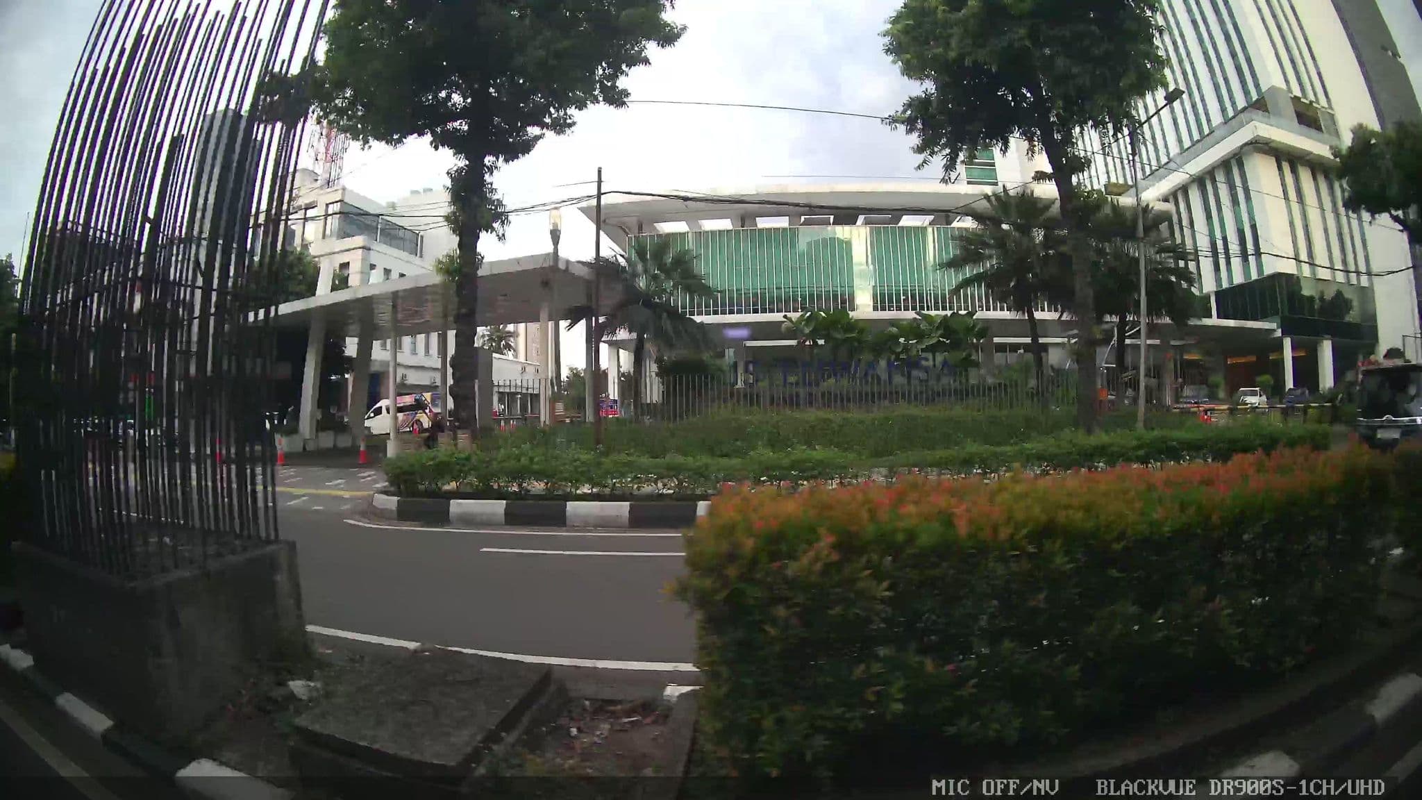 Street view near JS Luwansa Hotel and Convention Center, Jakarta — © Kaart---LEFT (CC BY-SA · Mapillary)