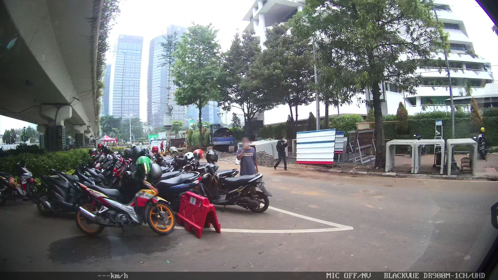 Street view near Radisson Hotel & Conference Center Fresno, Jakarta — © kaart_2 (CC BY-SA · Mapillary)