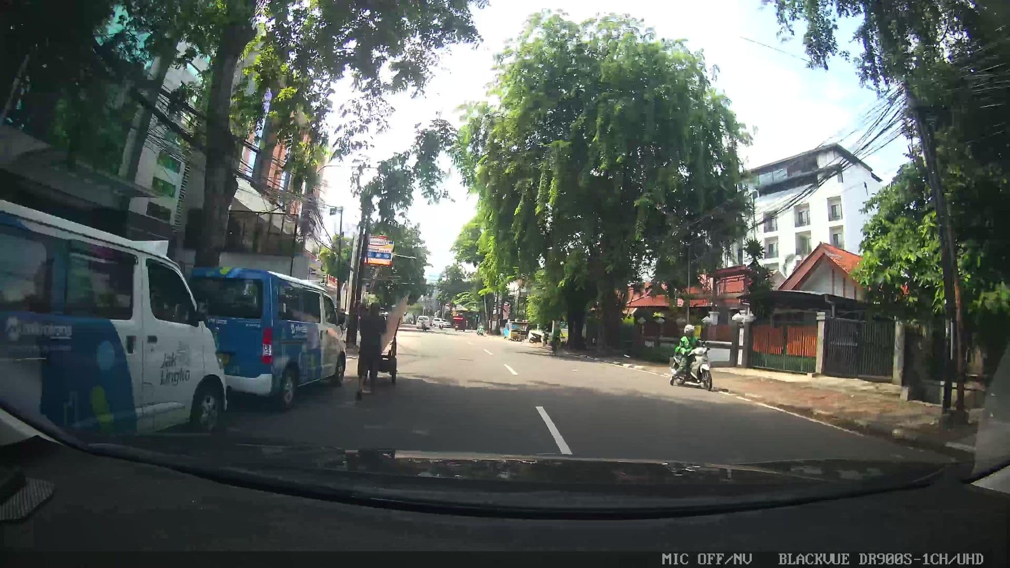 Street view near LeGreen Suite Penjernihan, Jakarta — © Kaart---FRONT (CC BY-SA · Mapillary)