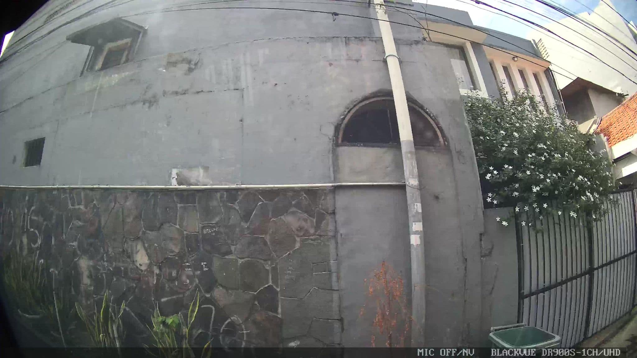 Street view near VVIP Room Handahanz Hotel, Jakarta — © Kaart---RIGHT (CC BY-SA · Mapillary)