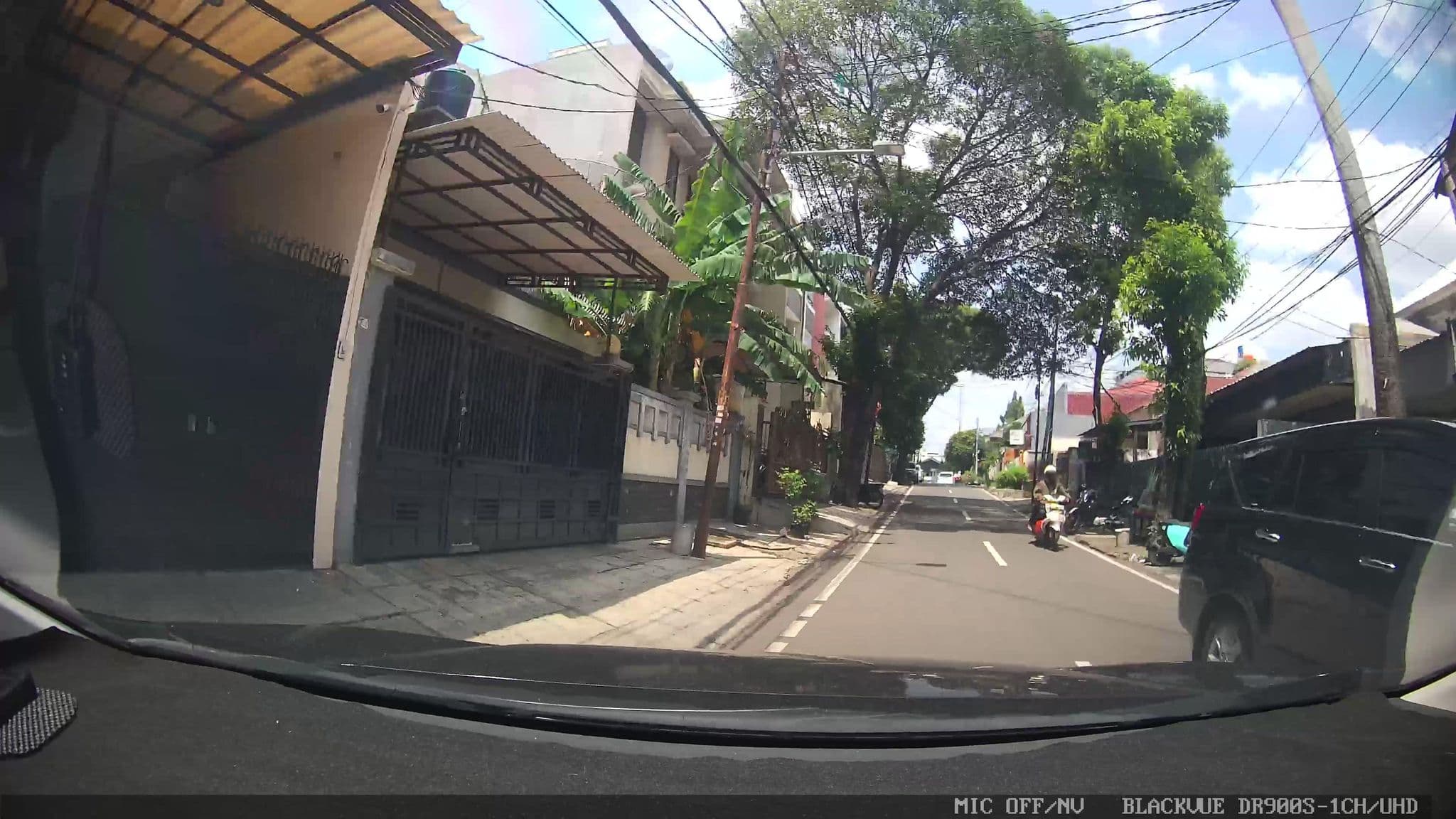 Street view near Under The Star Fruit Tree Guest House, Jakarta — © Kaart---FRONT (CC BY-SA · Mapillary)