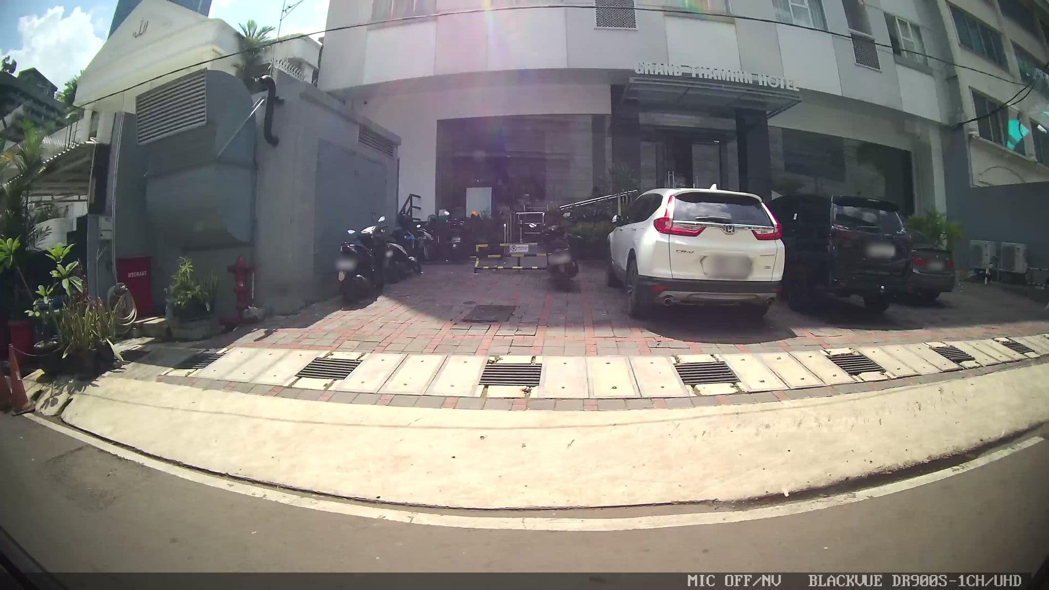 Street view near Grand Thamrin Hotel, Jakarta — © Kaart---LEFT (CC BY-SA · Mapillary)