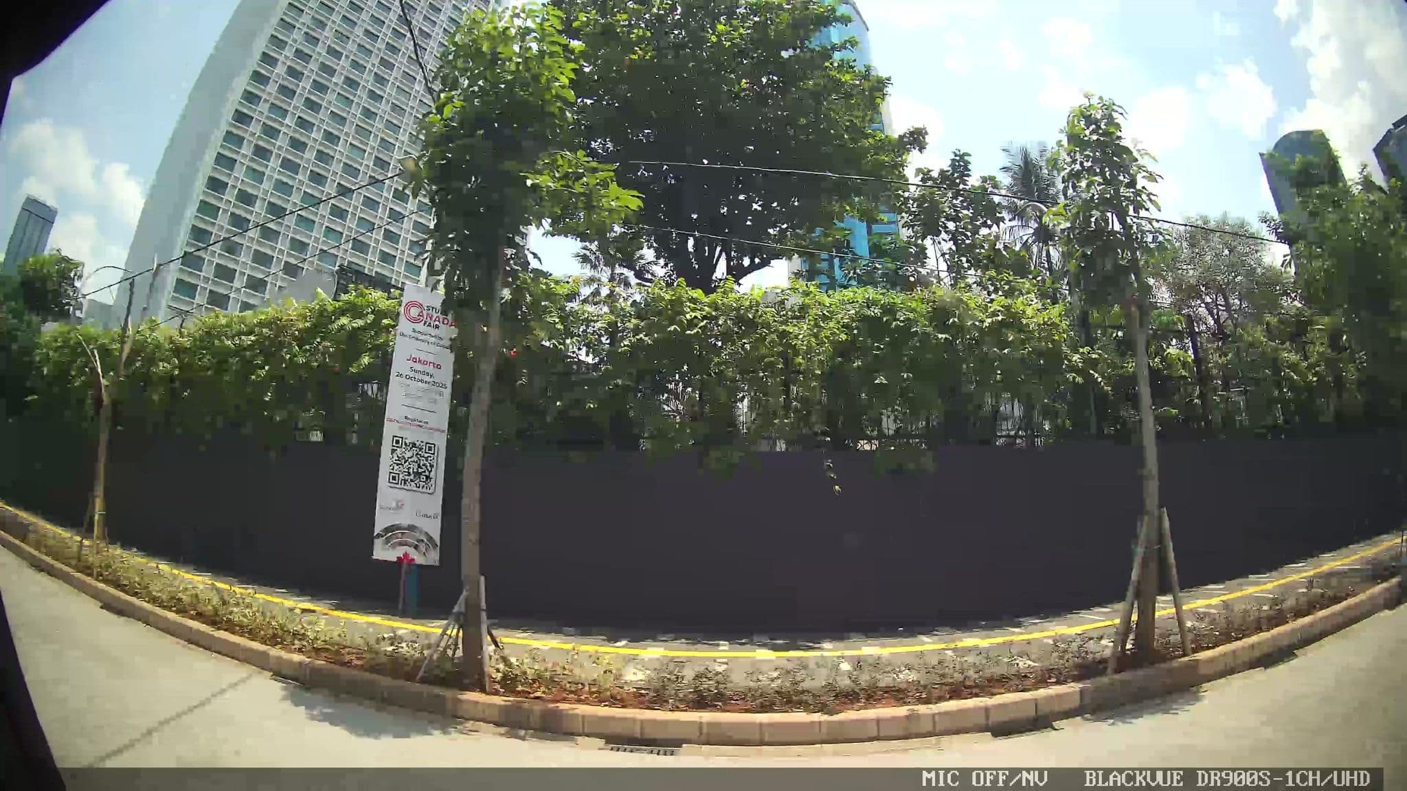 Street view near WRC SHANGRI-LA HOTEL, Jakarta — © Kaart---RIGHT (CC BY-SA · Mapillary)