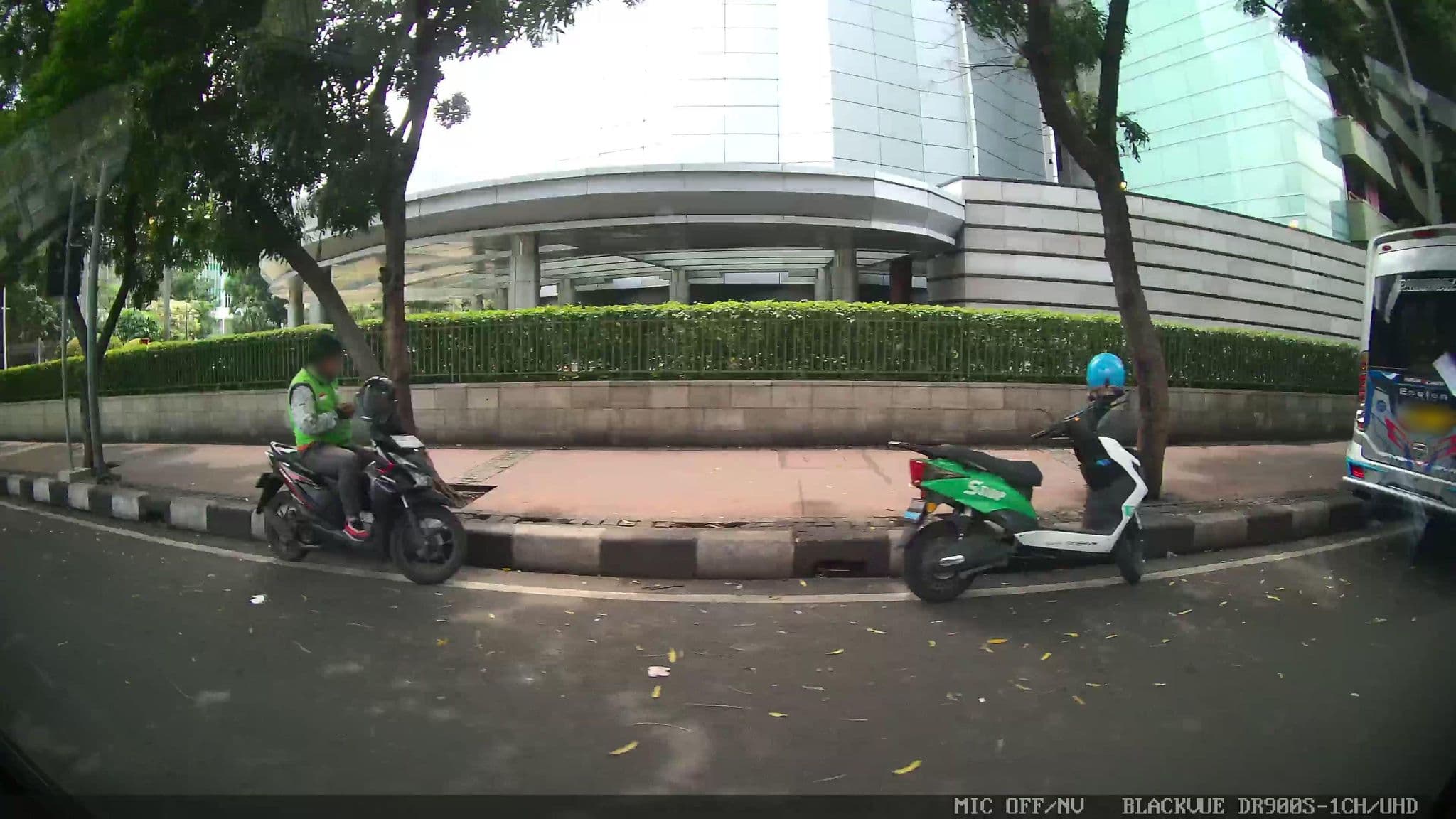 Street view near The Jayakarta Hotel, Jakarta — © Kaart---LEFT (CC BY-SA · Mapillary)