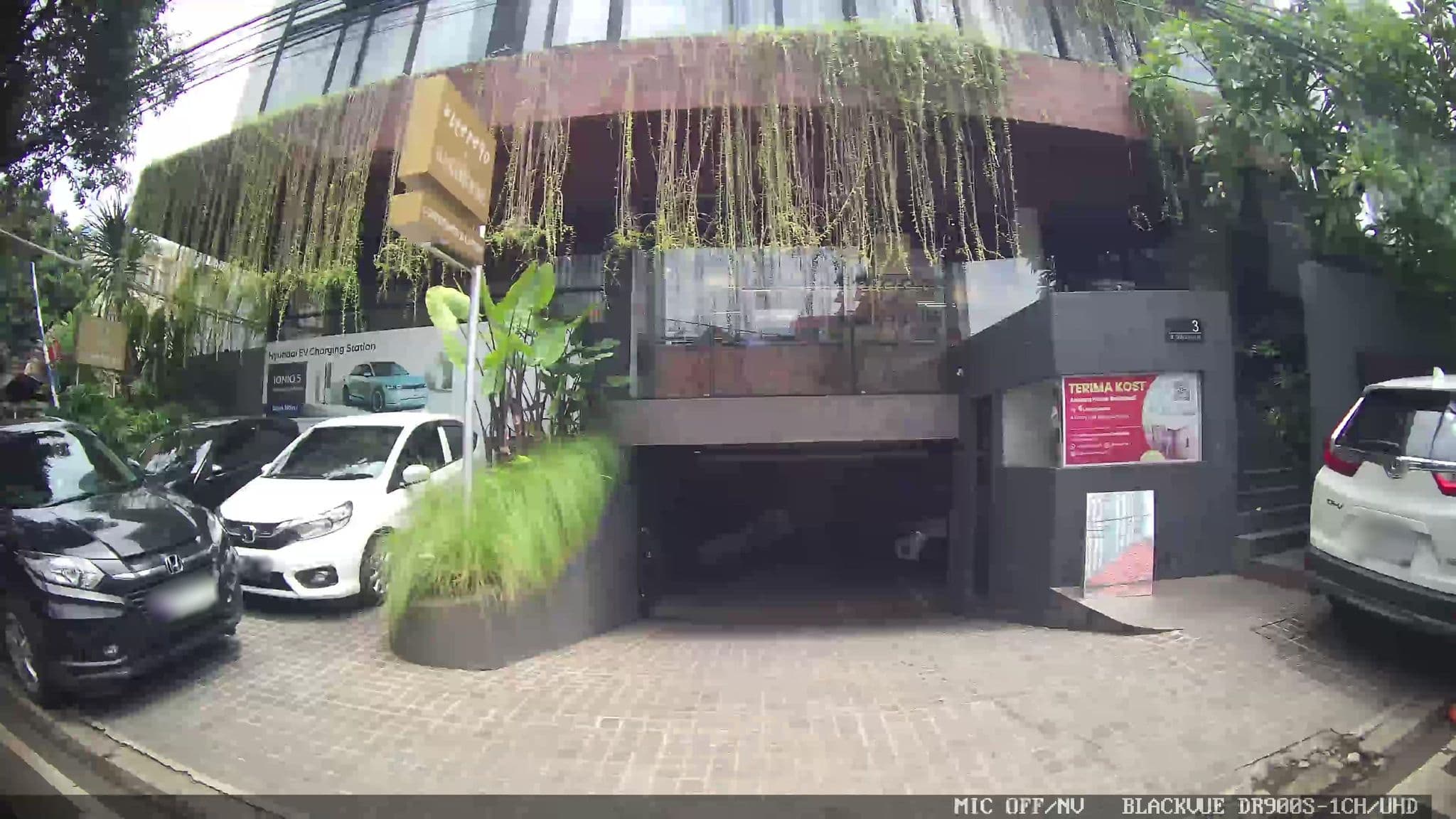 Street view near The Loji @ Setiabudi, Jakarta — © Kaart---LEFT (CC BY-SA · Mapillary)