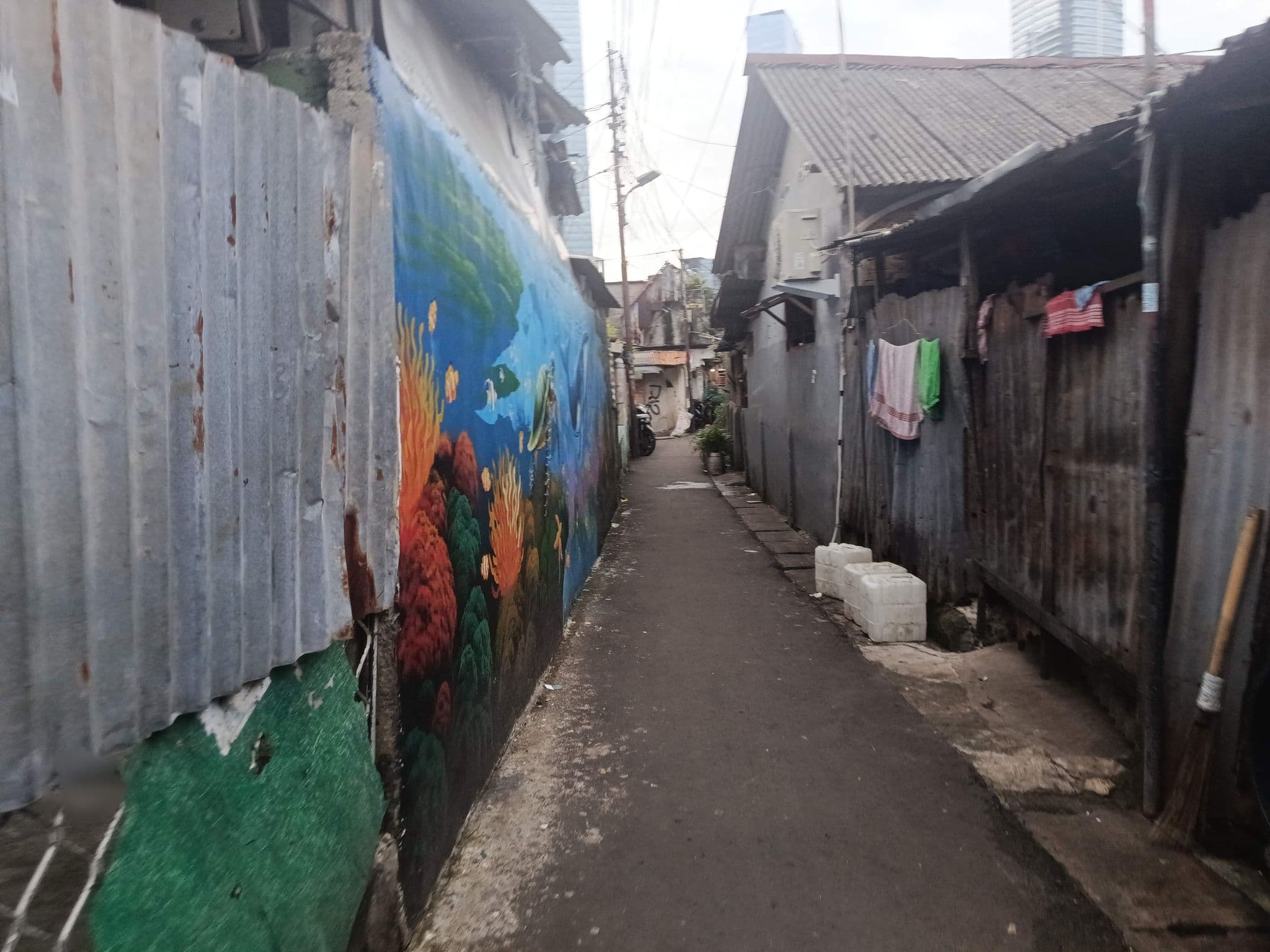 Street view near Sari Kuring Indah Hotel, Jakarta — © YouthMappersUNJ (CC BY-SA · Mapillary)