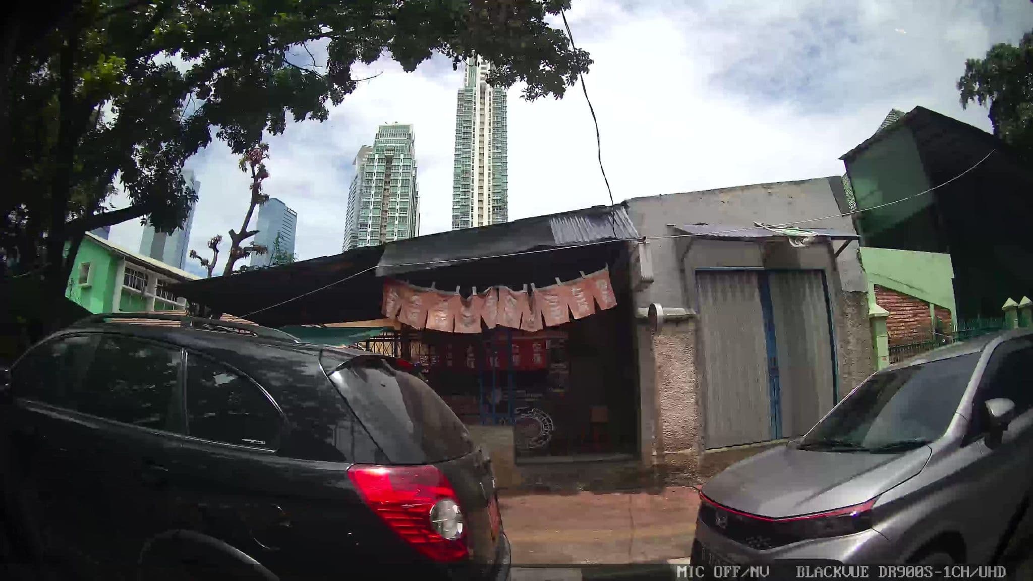Street view near Asrama Putri, Jakarta — © Kaart---RIGHT (CC BY-SA · Mapillary)