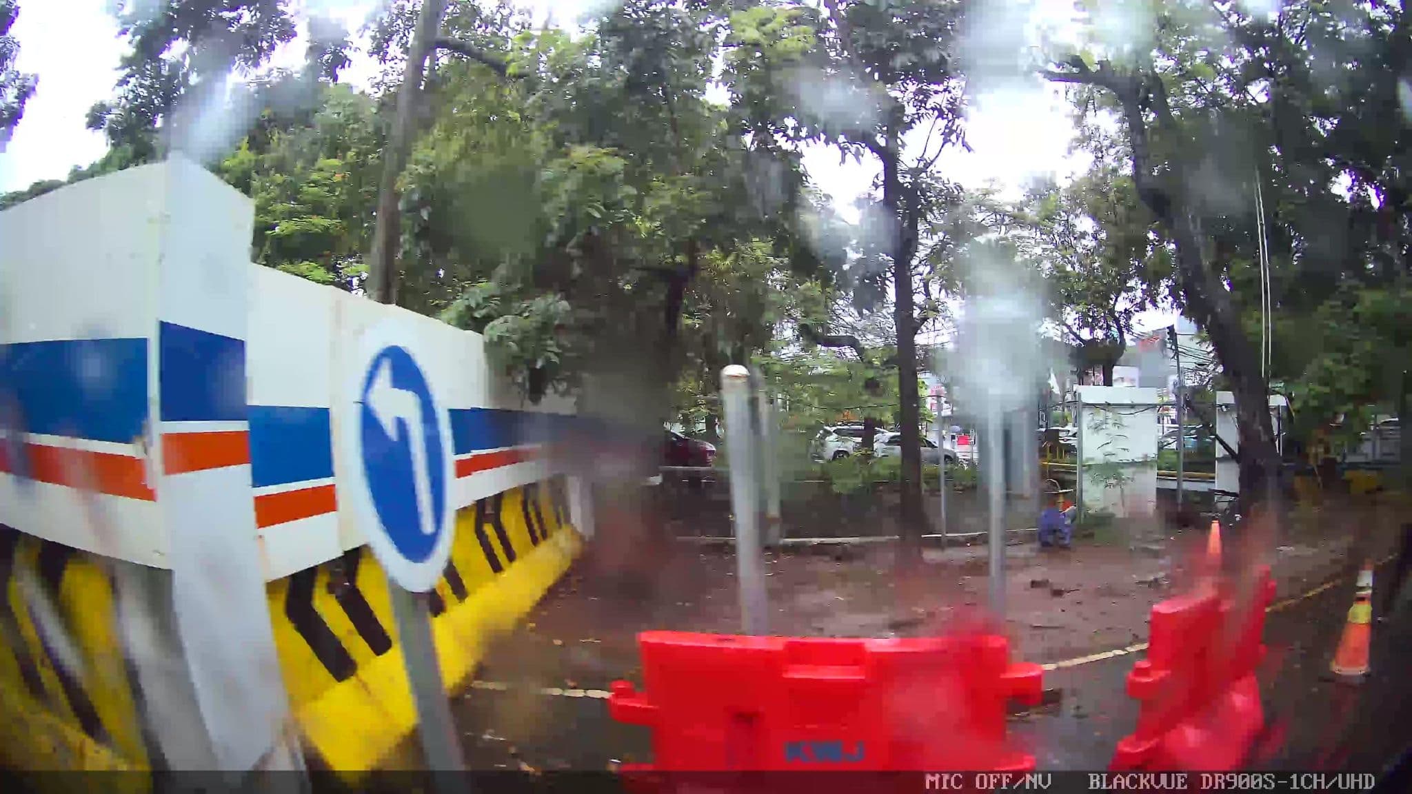 Street view near Starbucks Cafe (Hotel Ibis Budged Menteng), Jakarta — © Kaart---RIGHT (CC BY-SA · Mapillary)