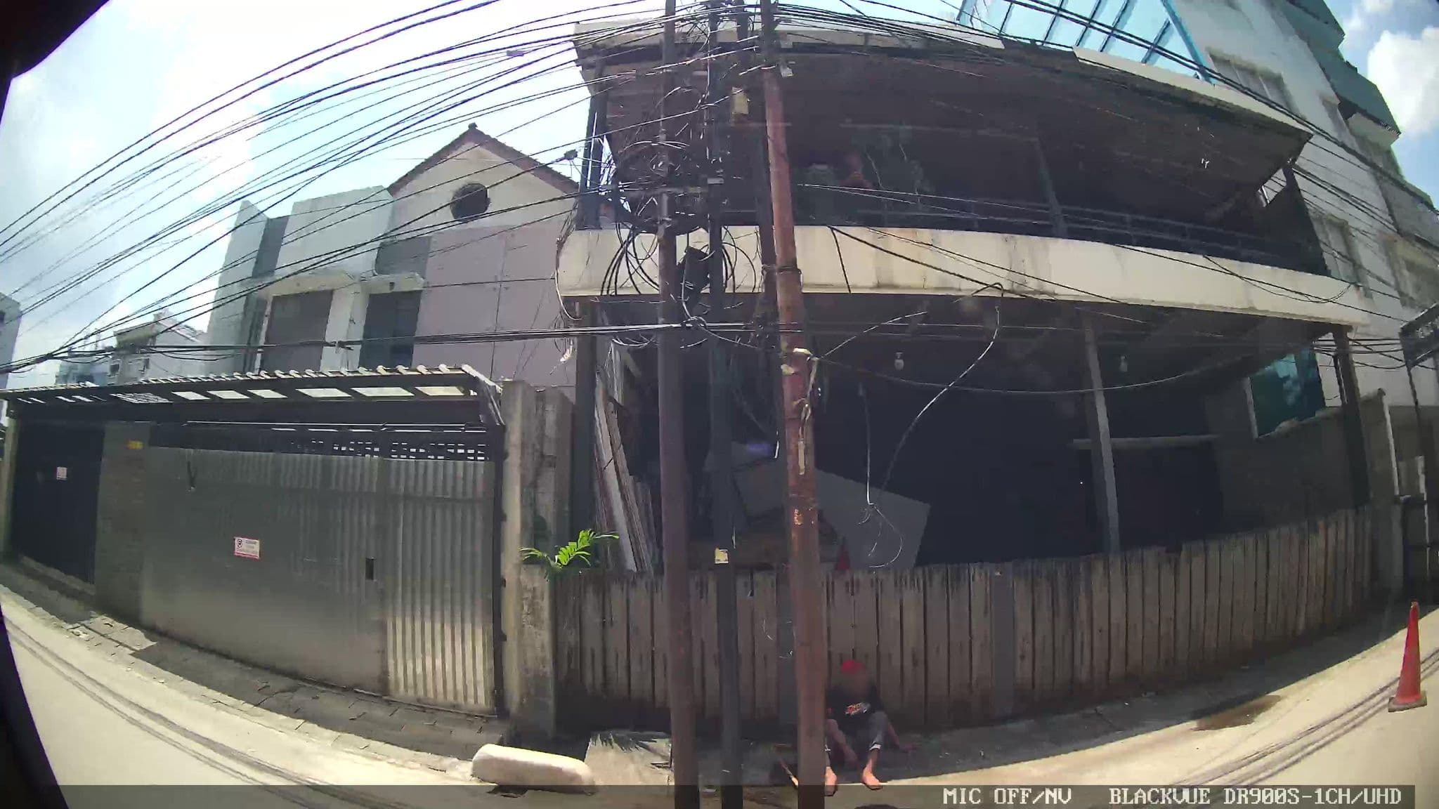 Street view near ZEN Rooms Near Bunderan HI, Jakarta — © Kaart---RIGHT (CC BY-SA · Mapillary)