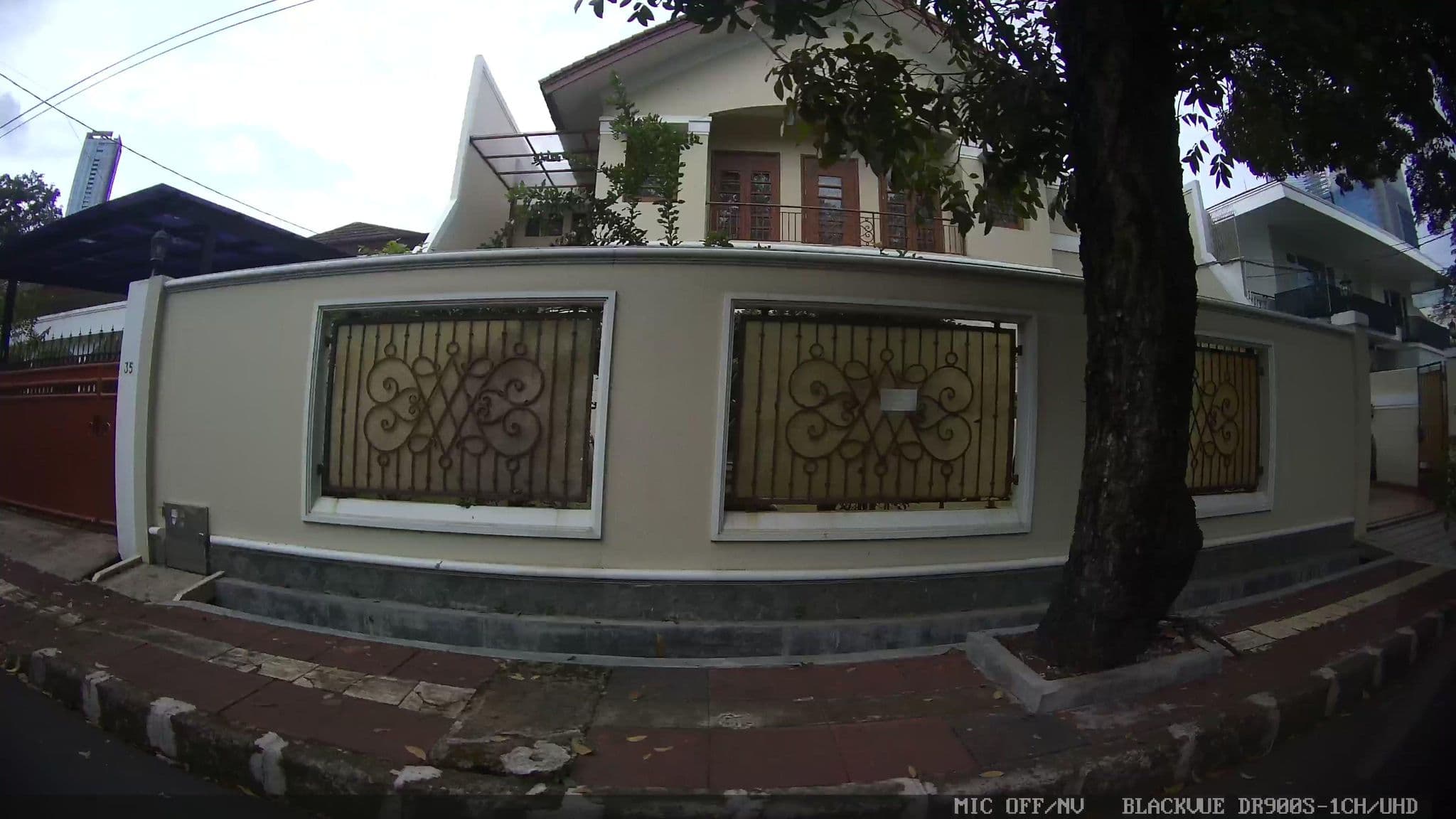 Street view near Hotel Marcopolo Menteng, Jakarta — © Kaart---LEFT (CC BY-SA · Mapillary)